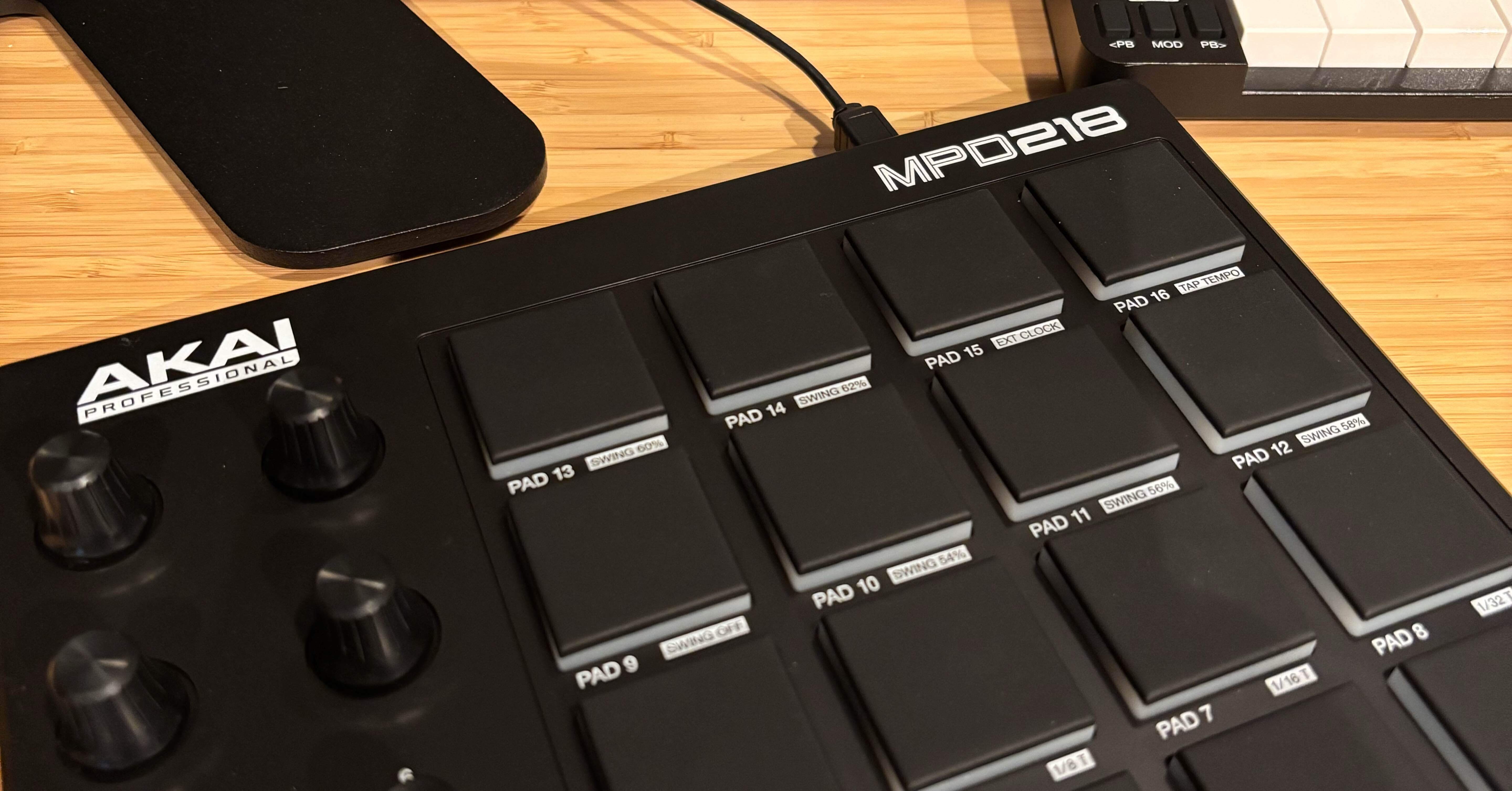 AKAI MPD218 MIDIコントローラー MPD218 MIDI Pad Controller | Akai Pro