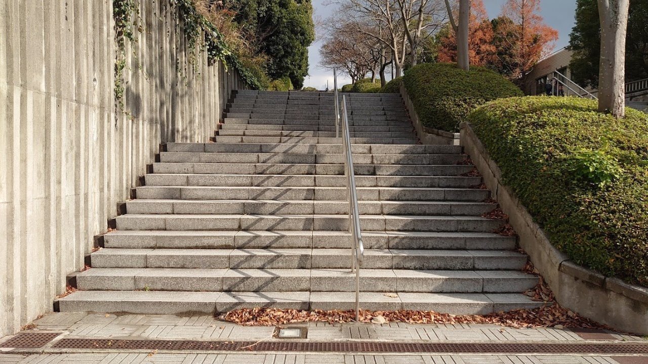 和歌山大学の階段 ほぼひとりごと 12月27日 金 岡田 昭彦 Akihiko Okada Note 和歌山大学の階段 ほぼひとりごと 12月27日 金 岡田 昭彦 Akihiko Okada Note