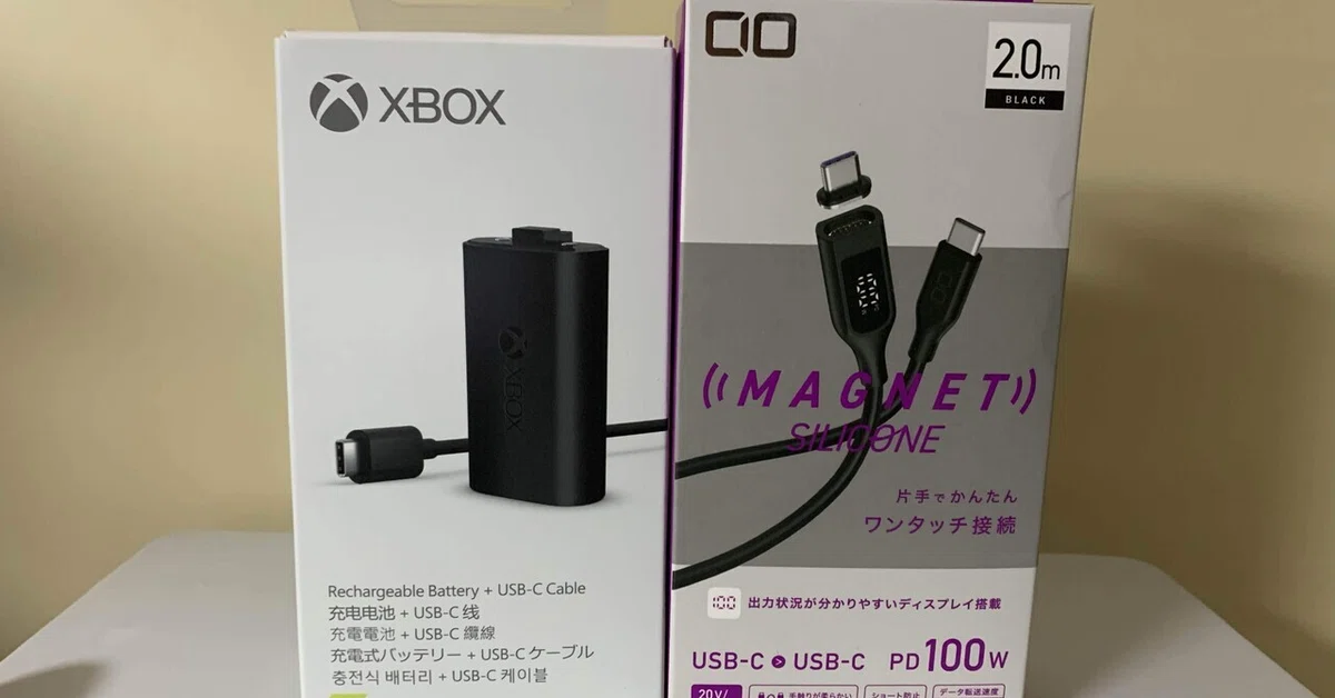 Xboxコントローラーは純正バッテリーとCIOマグネットシリコンケーブル 