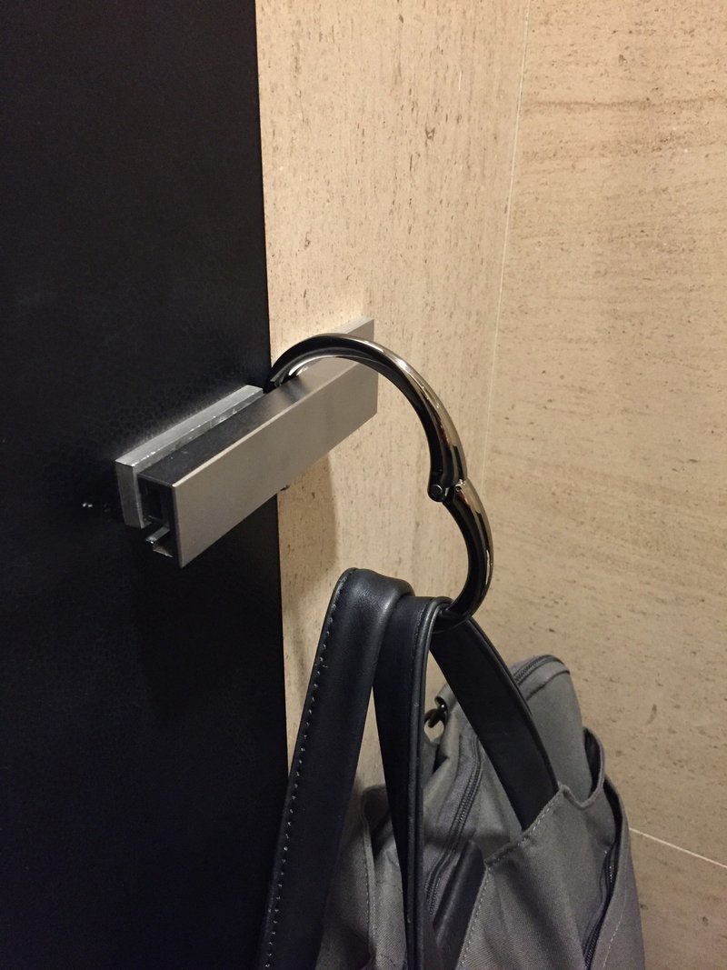 重い鞄の最高の相棒 バッグハンガー Clipa 山下義弘 ドケットストア店主 Note