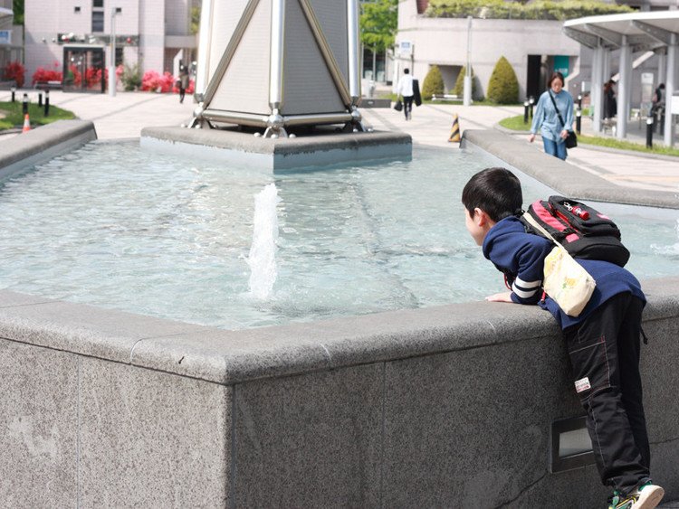 札幌駅北口の噴水。初めて来たときはなんて都会的できれいなんだろう！と思った気がする。