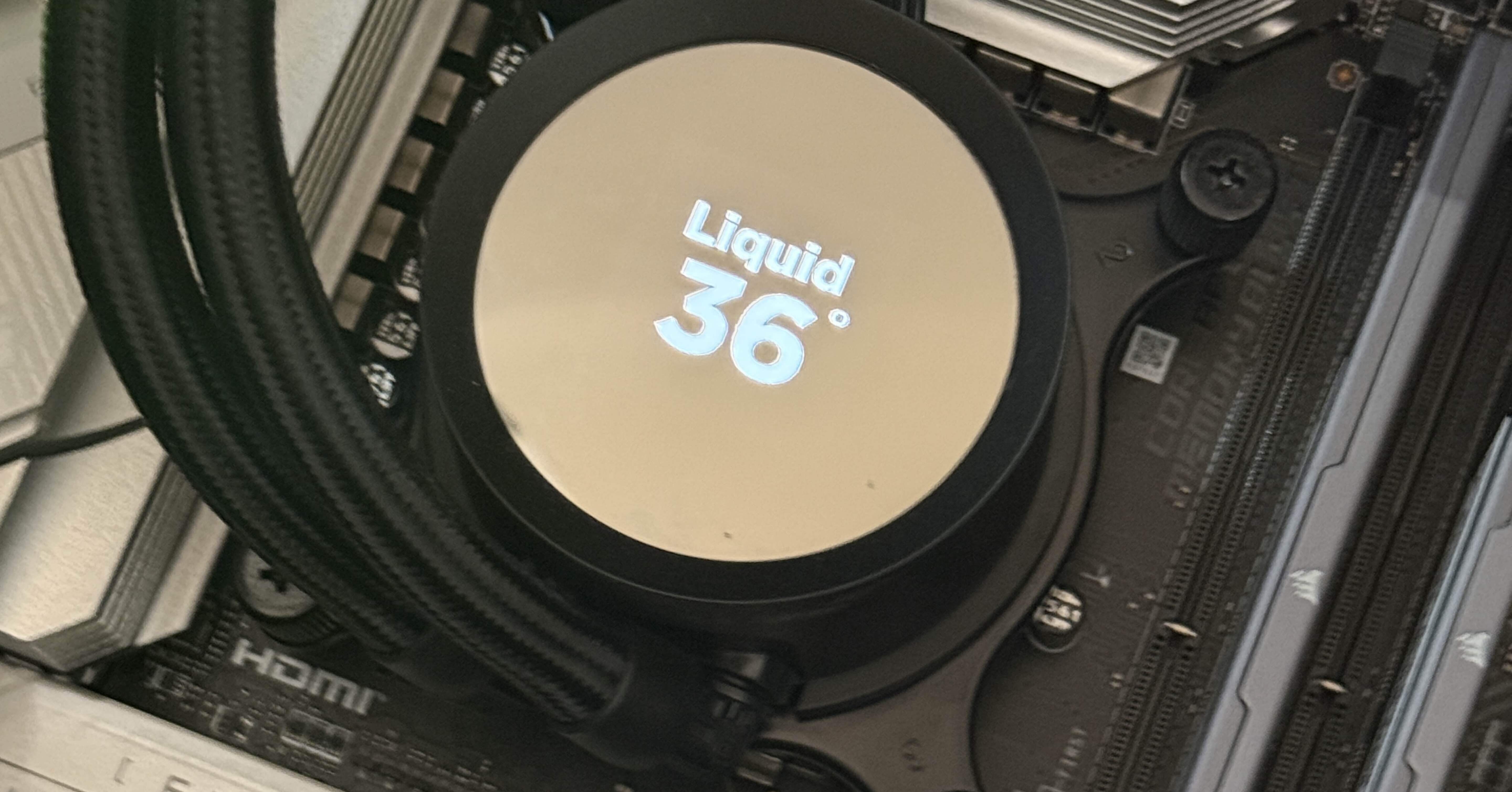 ゲーミングPC失敗談】自作PCにSSDを増設した話｜りさ