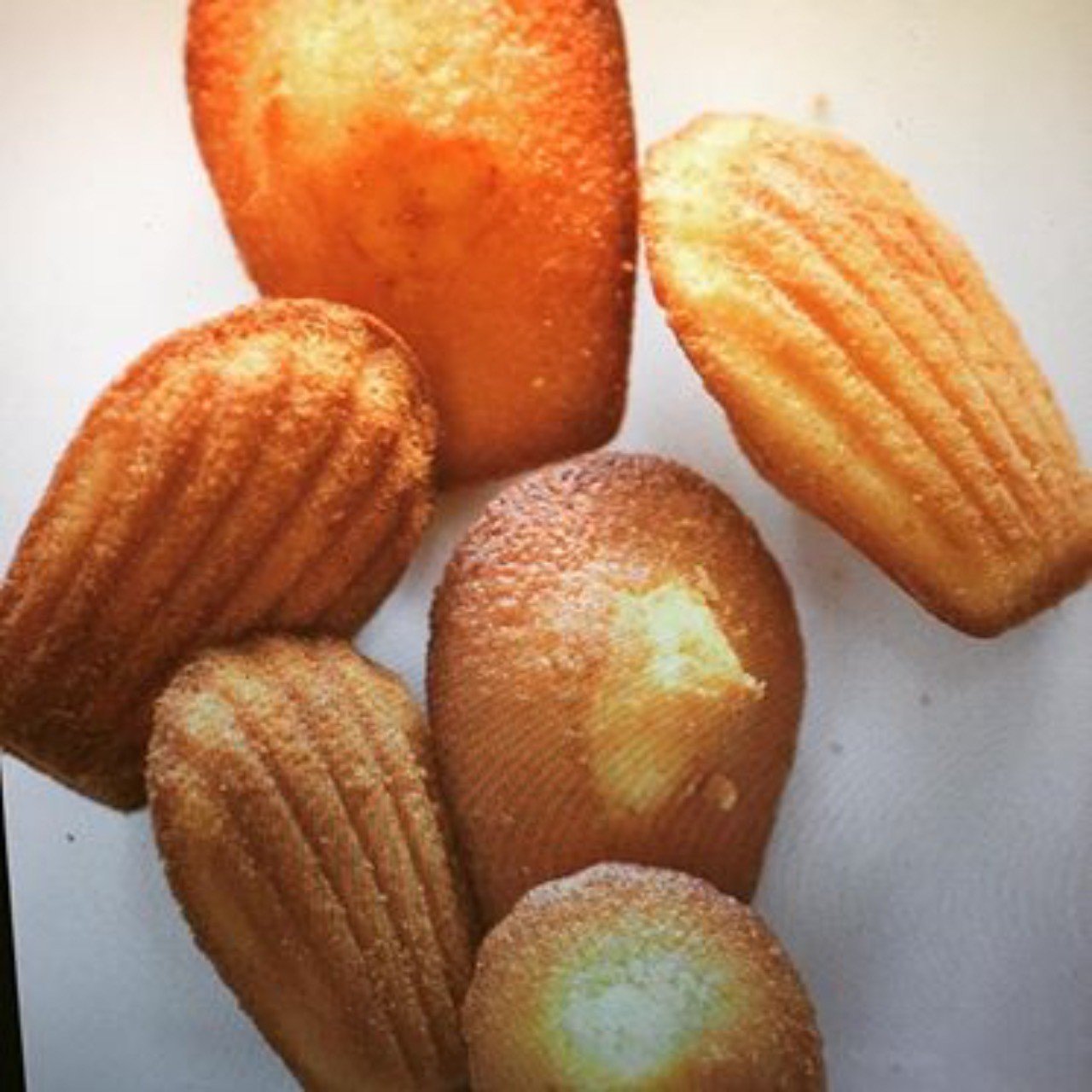 マドレーヌと紅茶が引き起こす衝撃的な喜び。人はなぜ食べ物を浸して