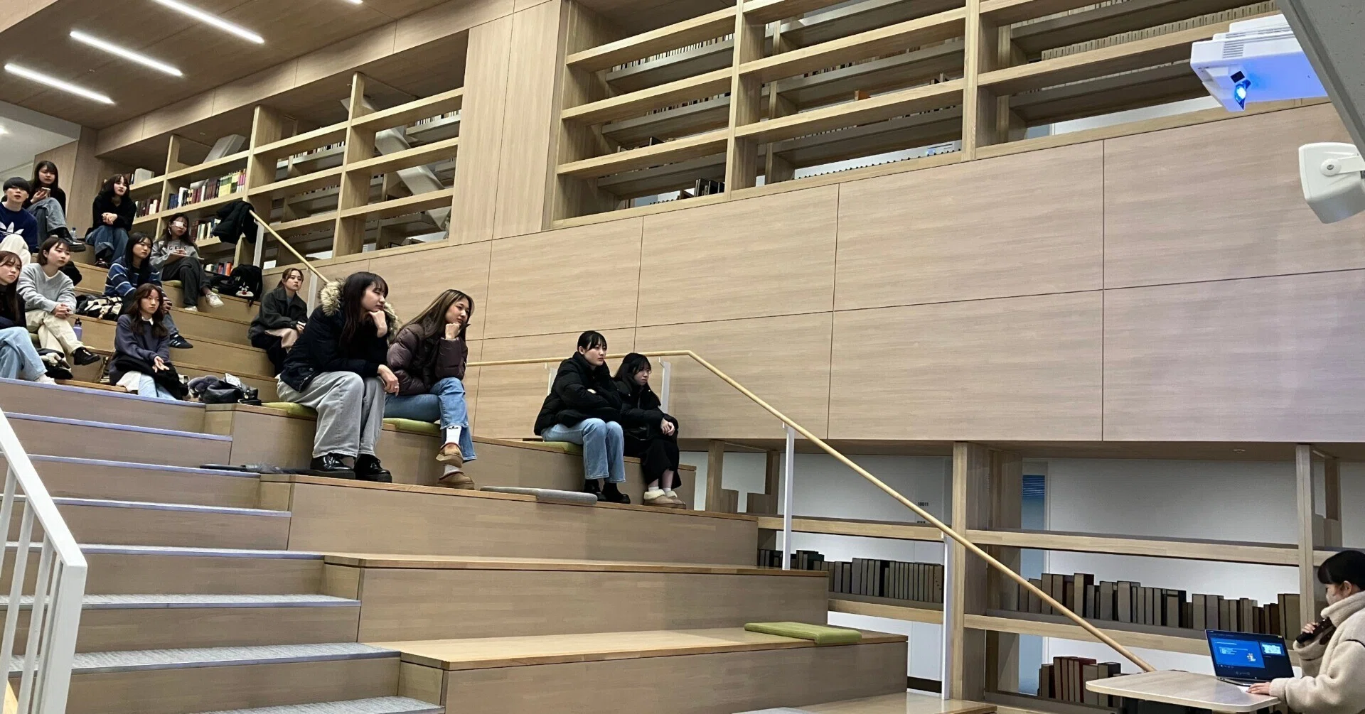 GECマルチメディア 卒業プロジェクト発表｜神奈川大学外国語学部英語