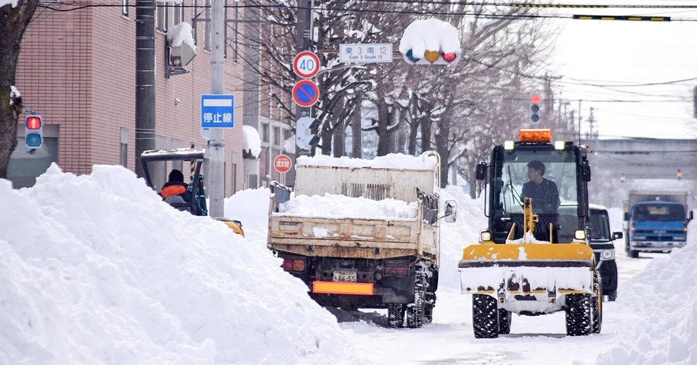 記録的大雪の対応に追われる建設業者/混乱続く帯広、少雪地域で警戒 記録的大雪の対応に追われる建設業者/混乱続く帯広、少雪地域で警戒