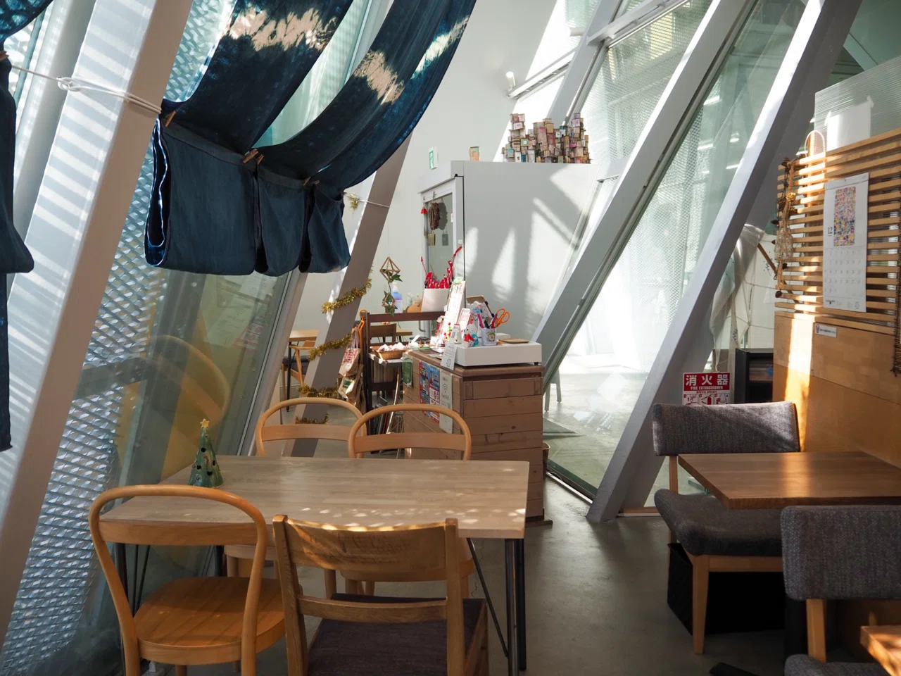 メタルに囲まれた癒し空間で昼食を。〈CAZE CAFE なかまち_仲町〉｜の