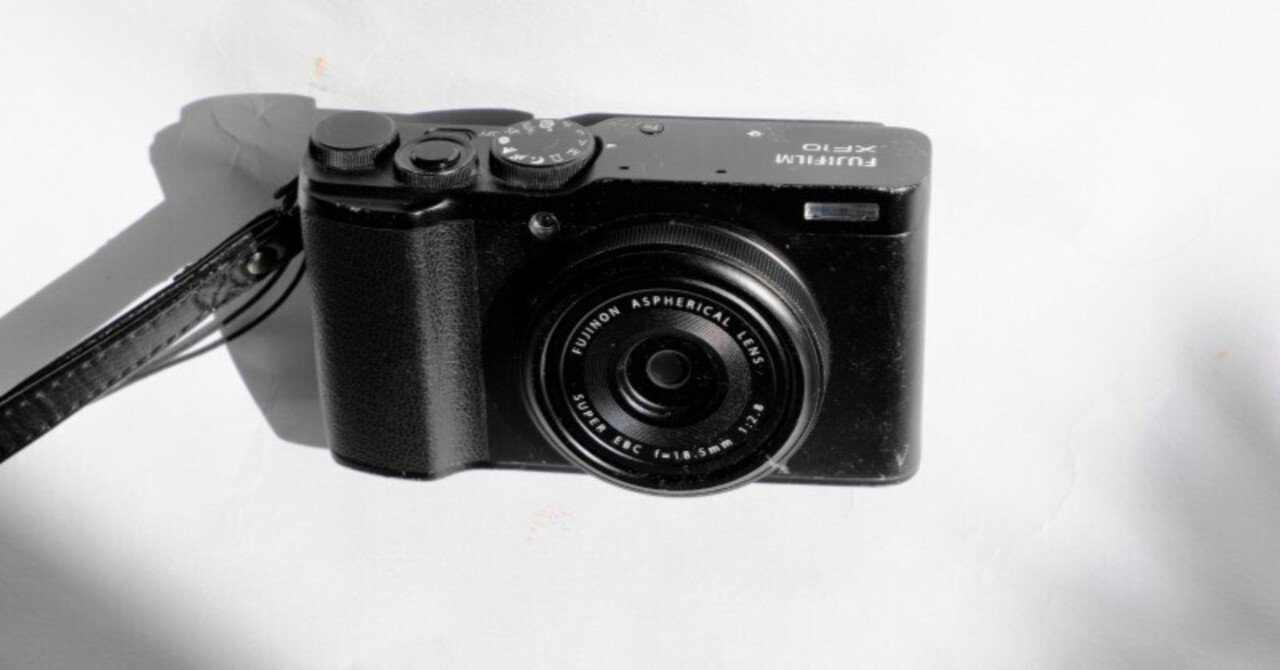 FUJIFILM XF10 は悩ましきAPS-Cコンデジ｜じんた堂