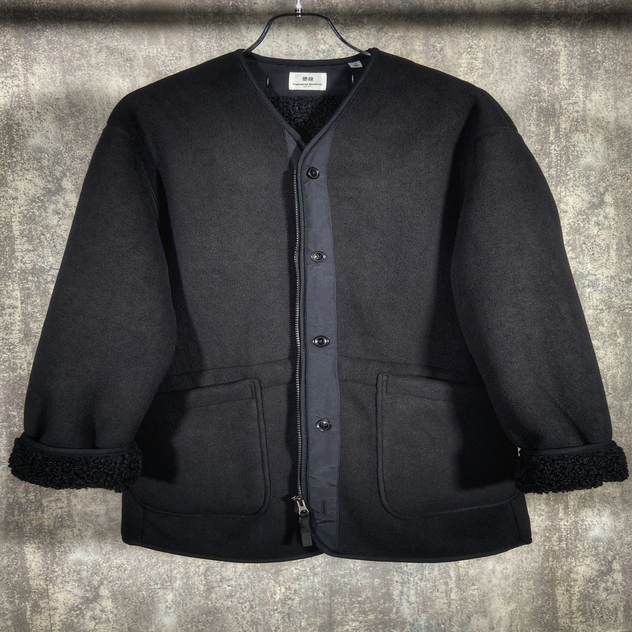 デザインにこだわったユニクロ×エンジニアド ガーメンツのノーカラー