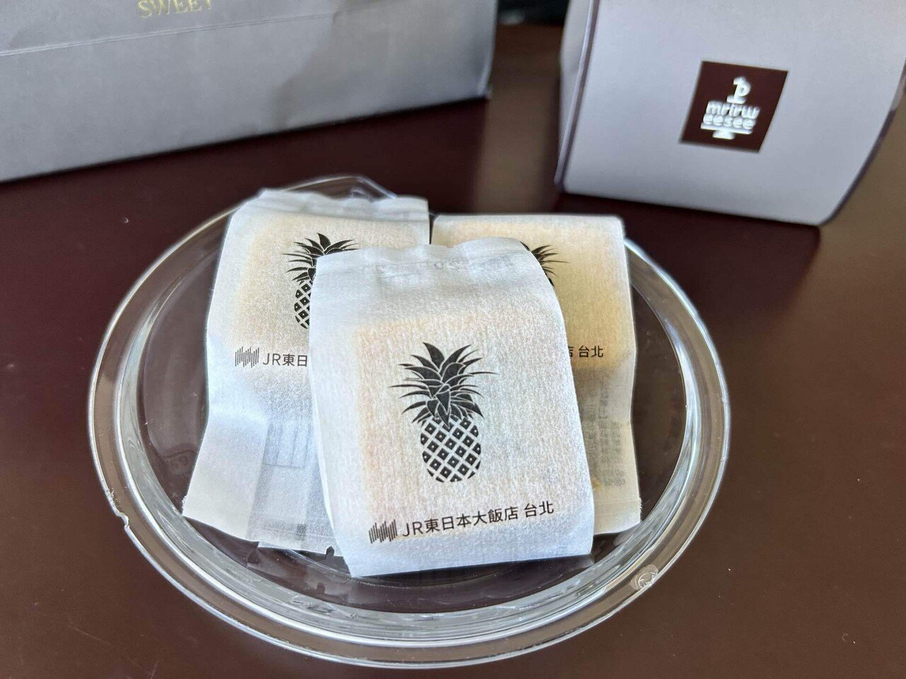 パイナップルケーキ食べ比べ】京鼎樓とサニーヒルズ | wai blog