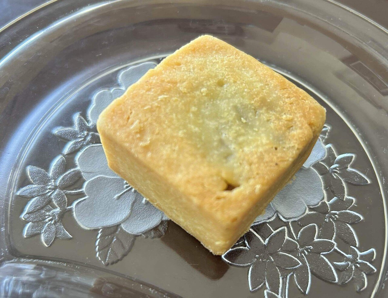 台湾：少しお高め？パイナップルケーキ食べ比べ。｜MIKKI