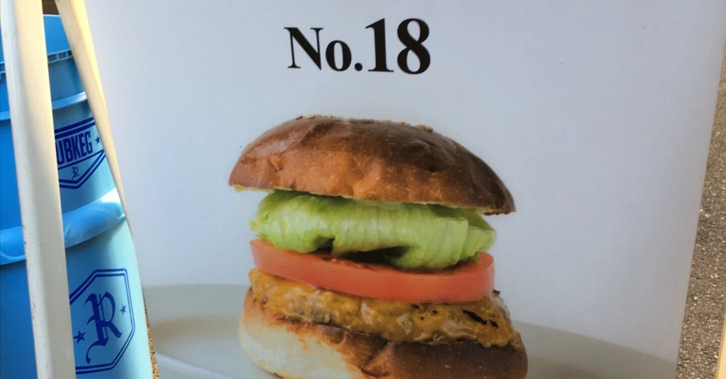 池袋の名店 No.18のハンバーガーは「美味しい」以外言わせてくれない