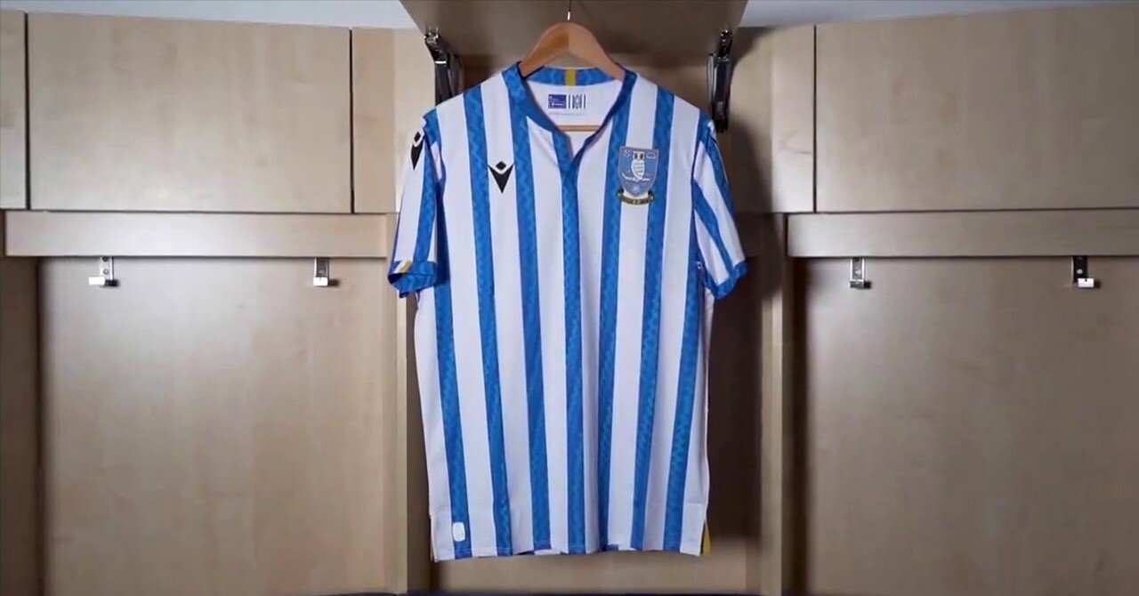 初瀬亮が移籍！シェフィールド・ウェンズデイのユニフォームと「水曜日