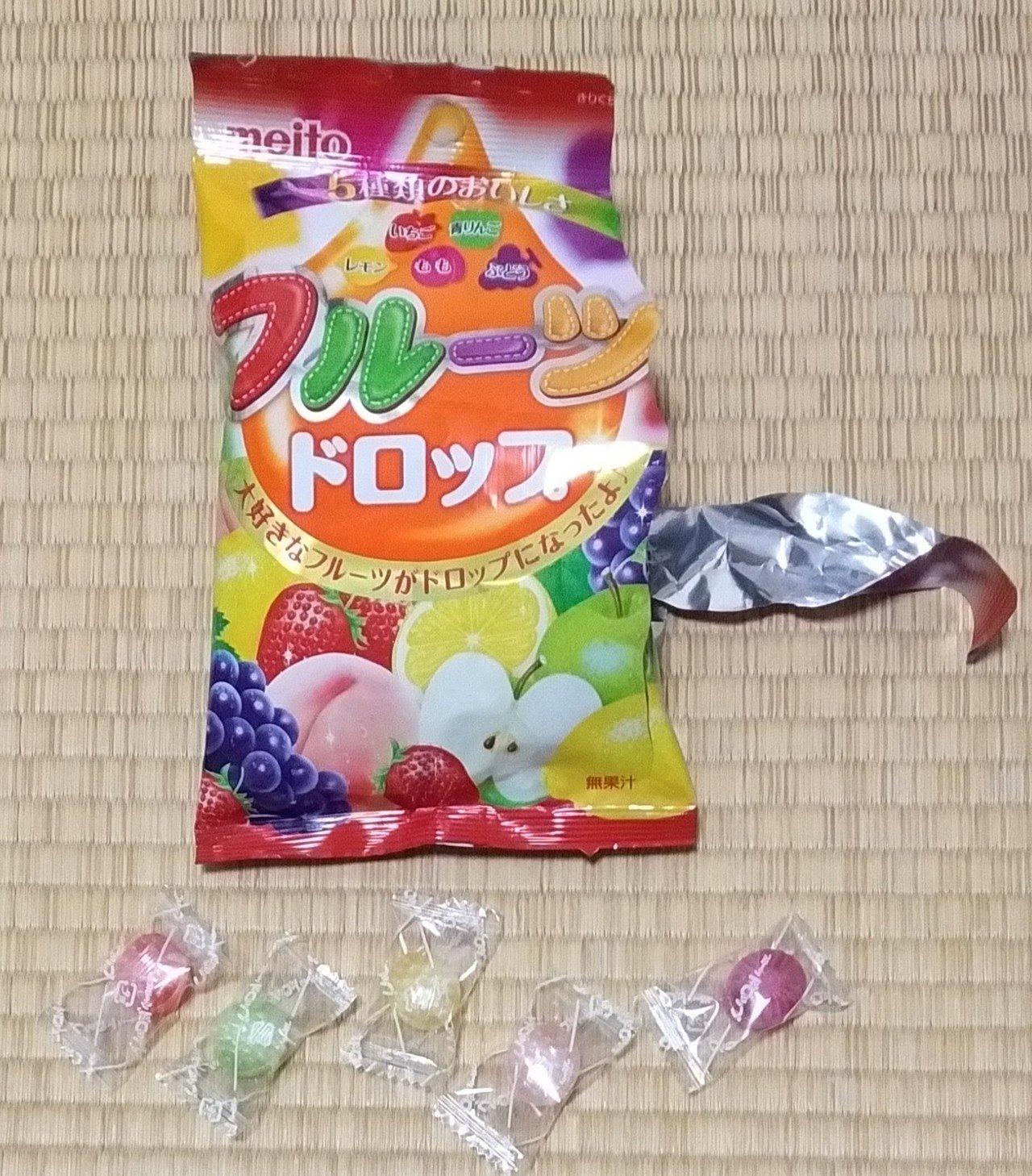 裸族の飴 フルーツドロップ 業務スーパーで78円 5種類のフルーツ いちご 青りんご レモン もも ぶどう 大好きなフルーツがドロップになったよ 無果汁 子供の頃はサクマのドロップ オレたち 鳥裸族 Note 裸族の飴 フルーツドロップ 業務スーパーで78円 5種類のフルーツ いちご 青りんご レモン もも ぶどう 大好きなフルーツがドロップになったよ 無果汁 子供の頃はサクマのドロップ オレたち 鳥裸族 Note