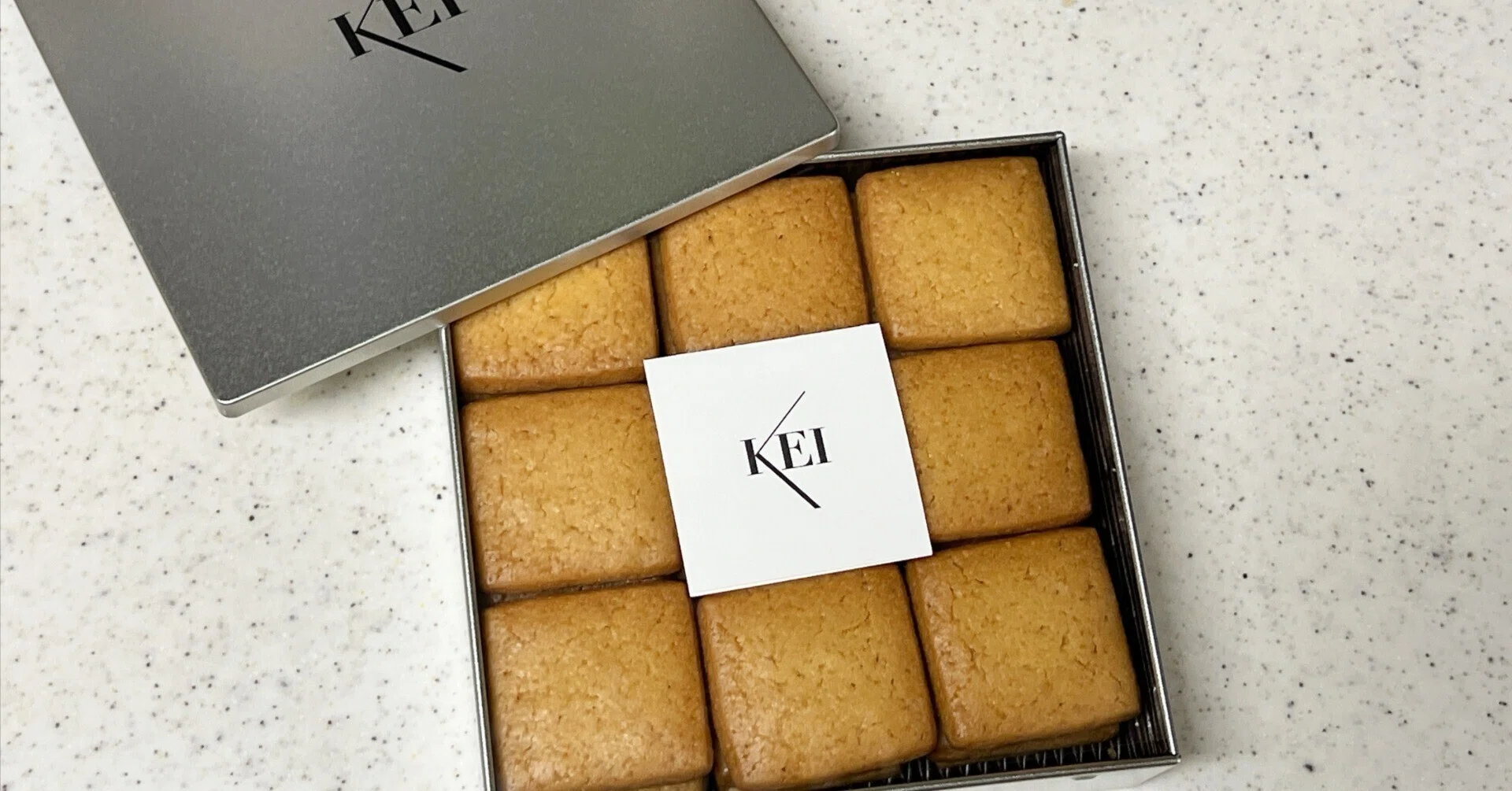 maison Kのクッキー缶ビスキュイ・ブルトンがバター感濃厚で美味し