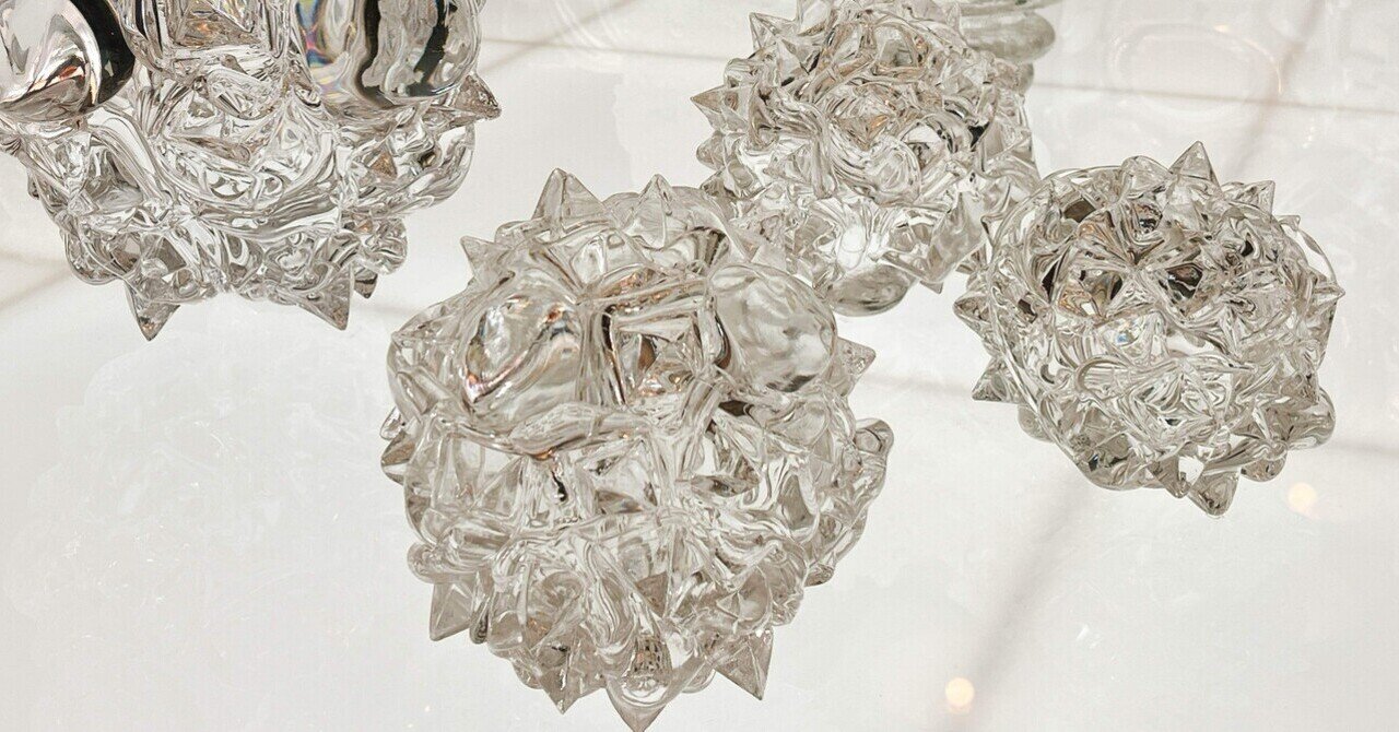 冬の日に光り輝く「そこに光が降りてくる 青木野枝／三嶋りつ惠」東京