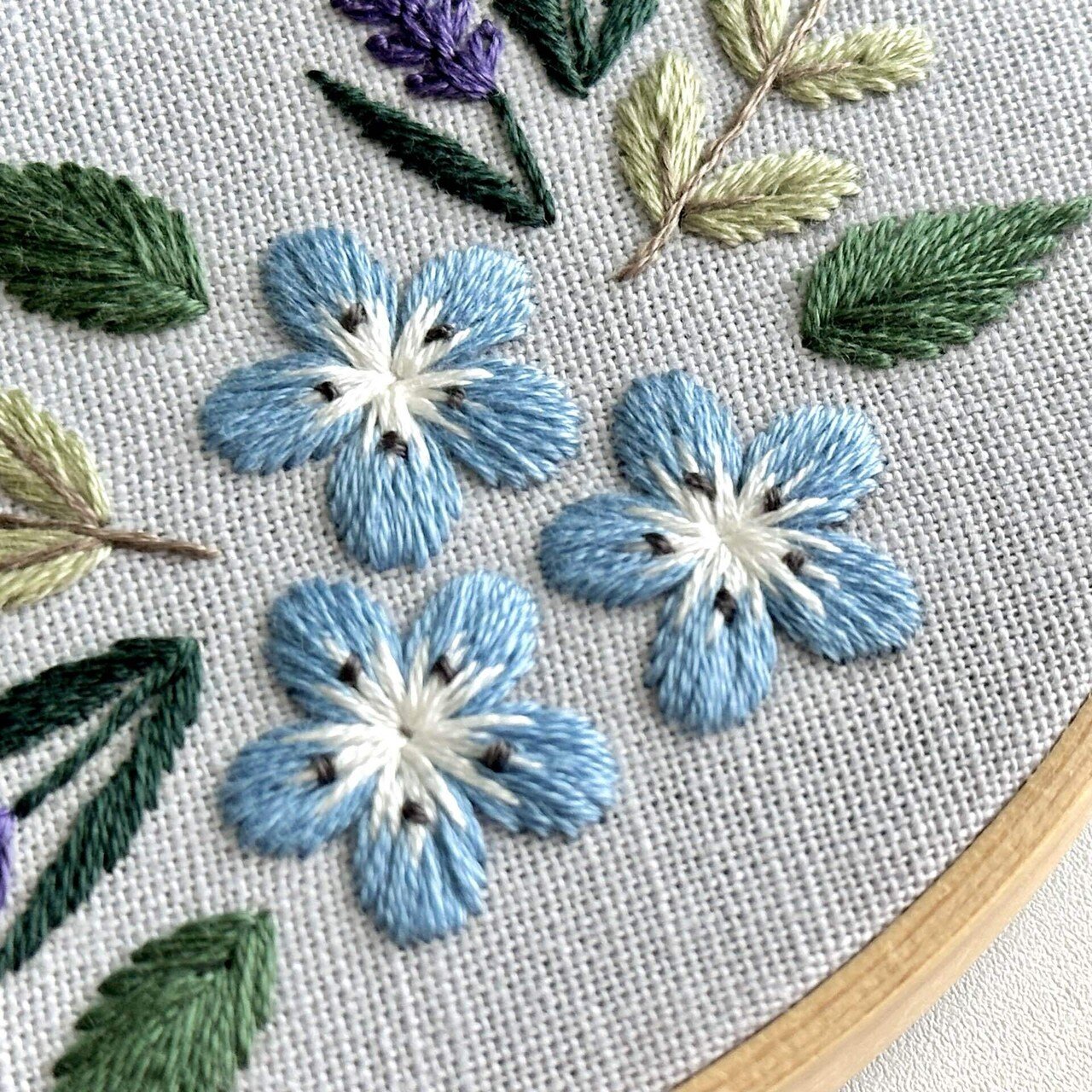 刺繍 ネモフィラ・ミモザの刺し方補足｜はなこまち/刺繍作家