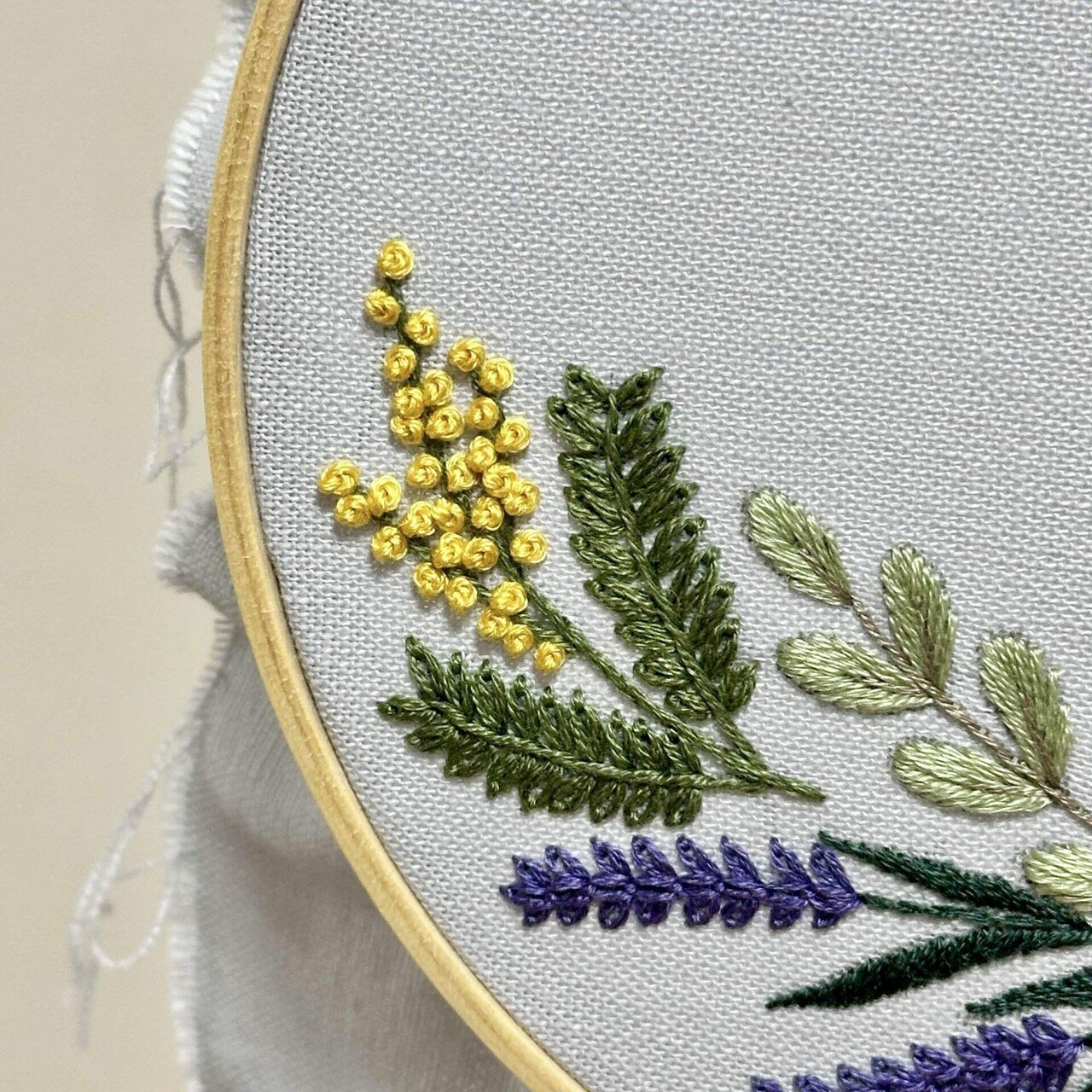 刺繍イメージ ネモフィラ・ミモザの刺し方補足｜はなこまち/刺繍作家
