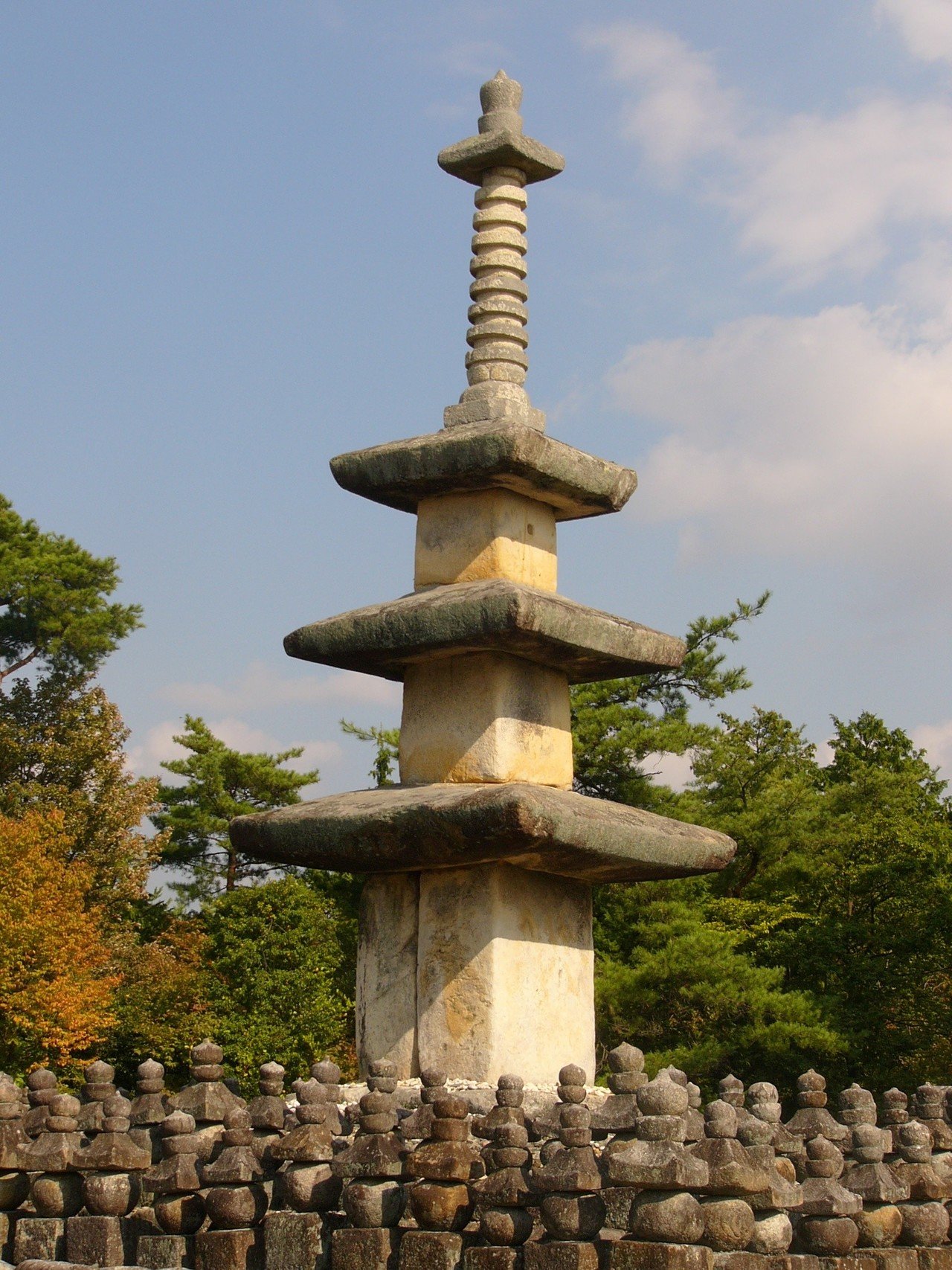 古い石塔　全高約１１５cm　三重塔 古い石塔 全高約115cm 三重塔