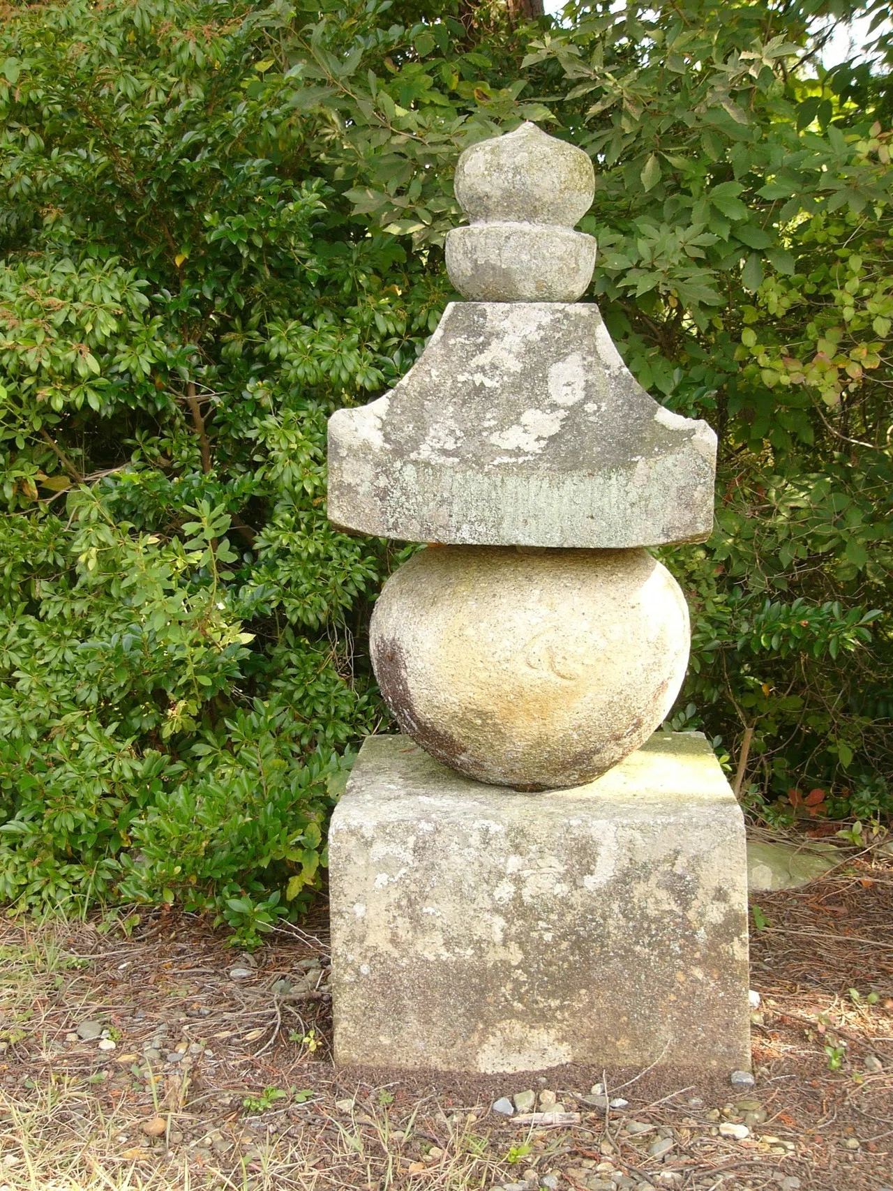 滋賀県内の石造物㉔：石塔寺三重塔（阿育王塔）｜綾