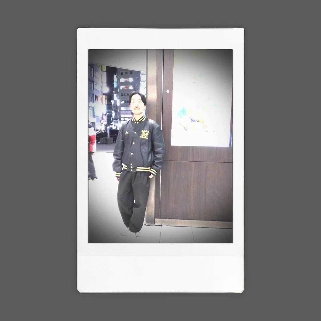 スポーティなブルゾンをキレイに着こなす とても素敵なコーデだと感じました 4月から社会人として 証券システムのお仕事をされるとのこと 残りの ...