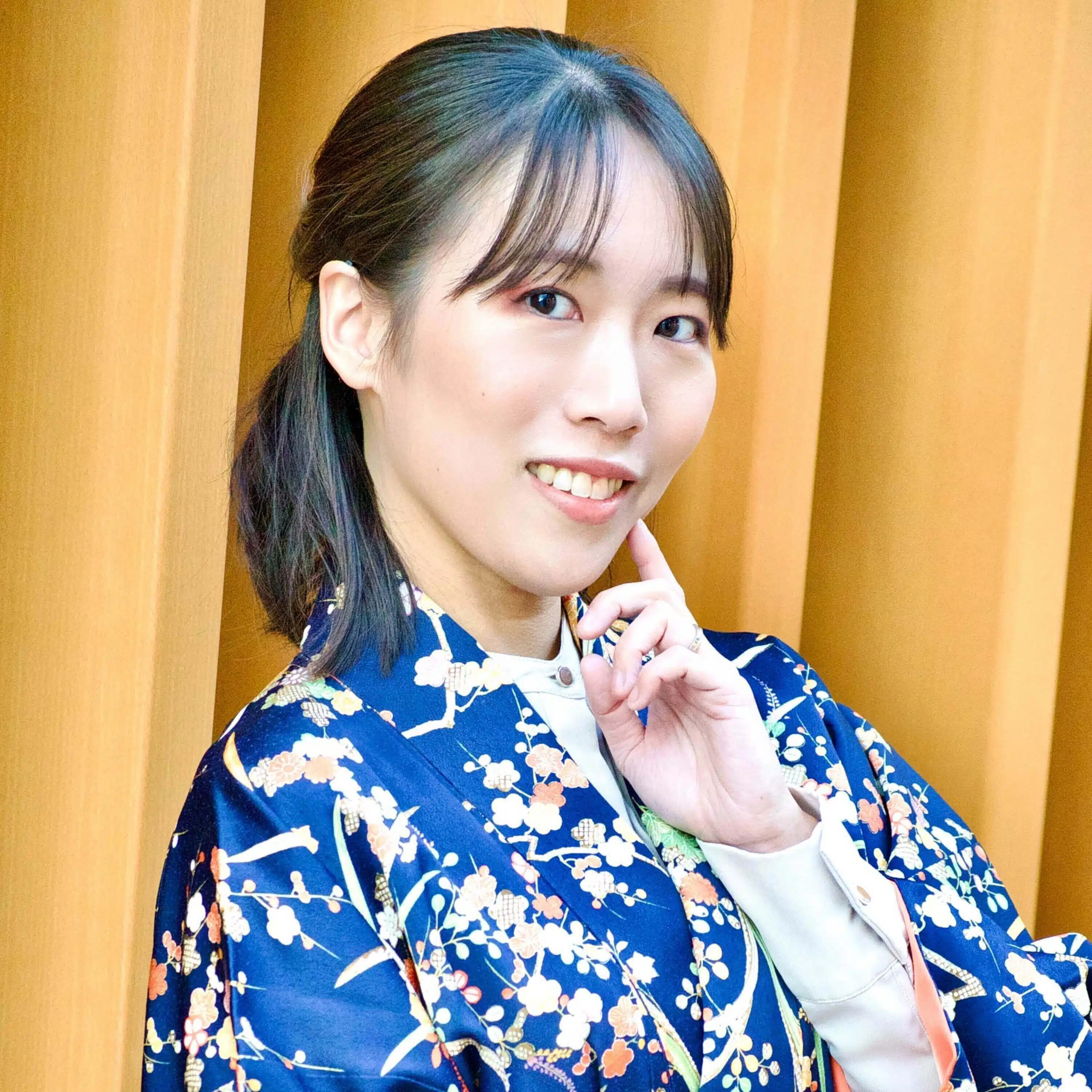 西嶋 咲紀｜中原中也を愛する呑み助OL役者