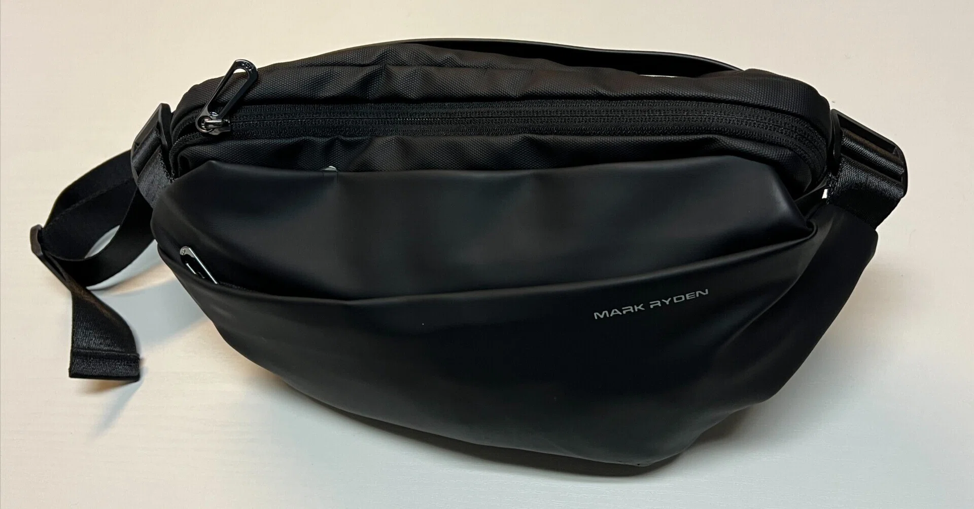 ブラック ボディバッグ　収納袋付き 型崩れしない ボディバッグ [BEMOVITA] | ショルダーバッグ 軽量 大