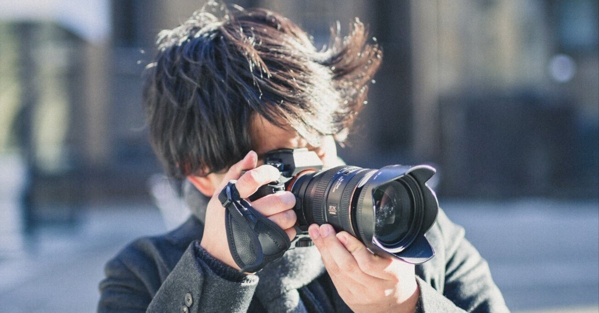 手に持つとしっくり来るという表現がピッタリの写真よりも実物の方が鼠色っぽ鶴首壷 手に持つとしっくり来るという表現がピッタリの写真よりも実物の