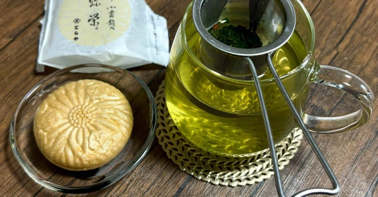 読書やリラックスタイムのお供と、おとそ茶とおめでたい豆皿。｜いろ