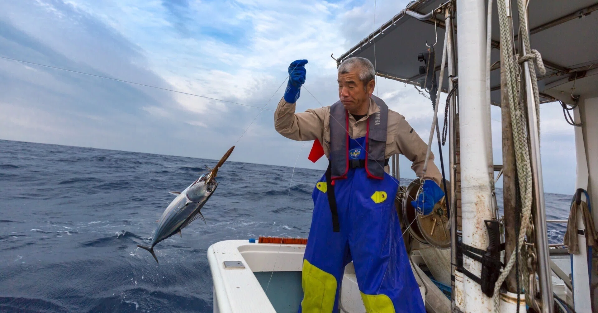 日向灘に魚を追う、脱サラ漁師の技術。 【ニッポンの魚獲り】|ヤマハ 日向灘に魚を追う、脱サラ漁師の技術。 【ニッポンの魚獲り】|ヤマハ