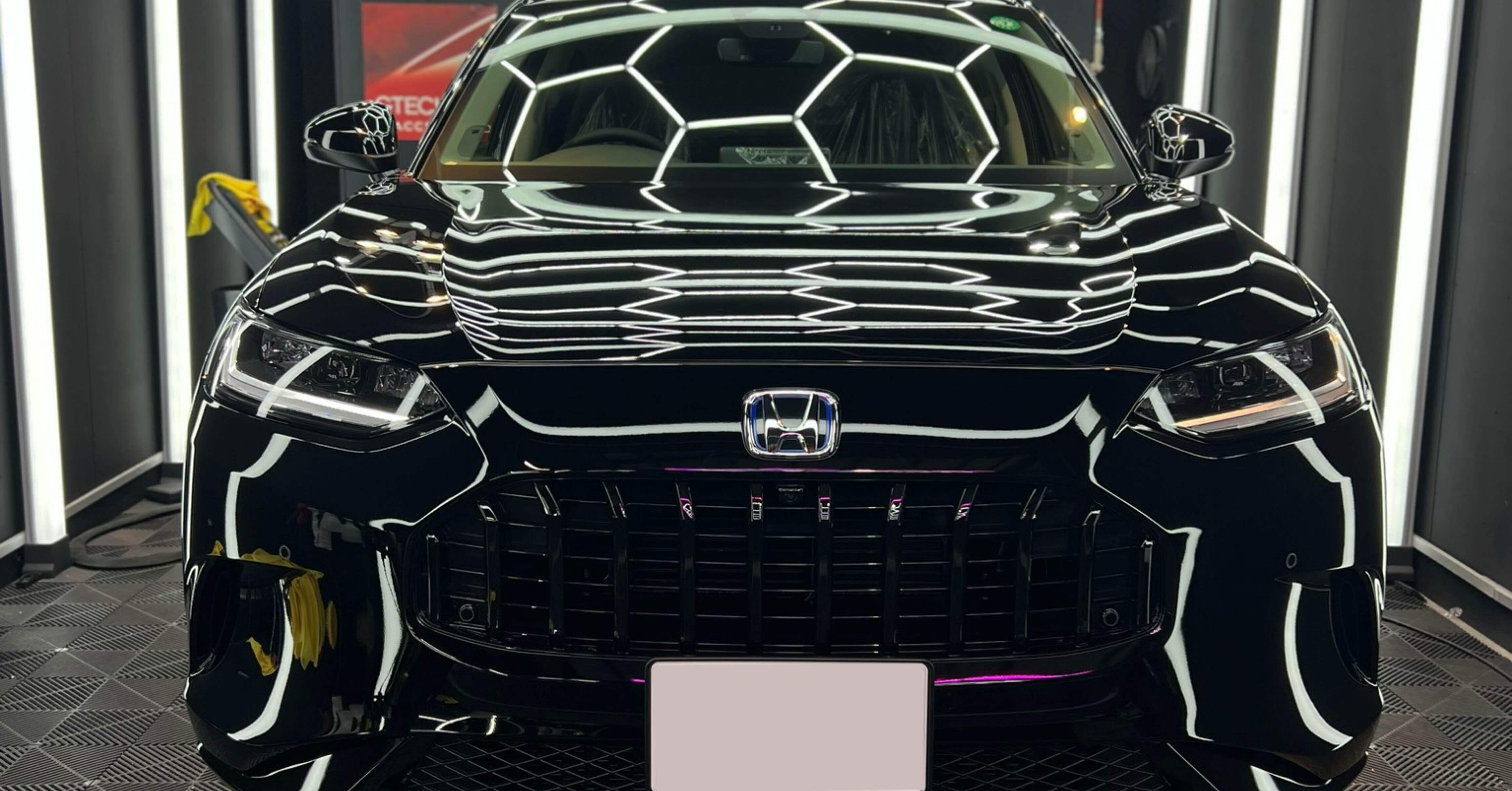 niko　中国料理　華彫　カービング　美品　定価88,000円 A CARVED BLACK GURI LACQUER DISH AND A CARVED BLACK GURI