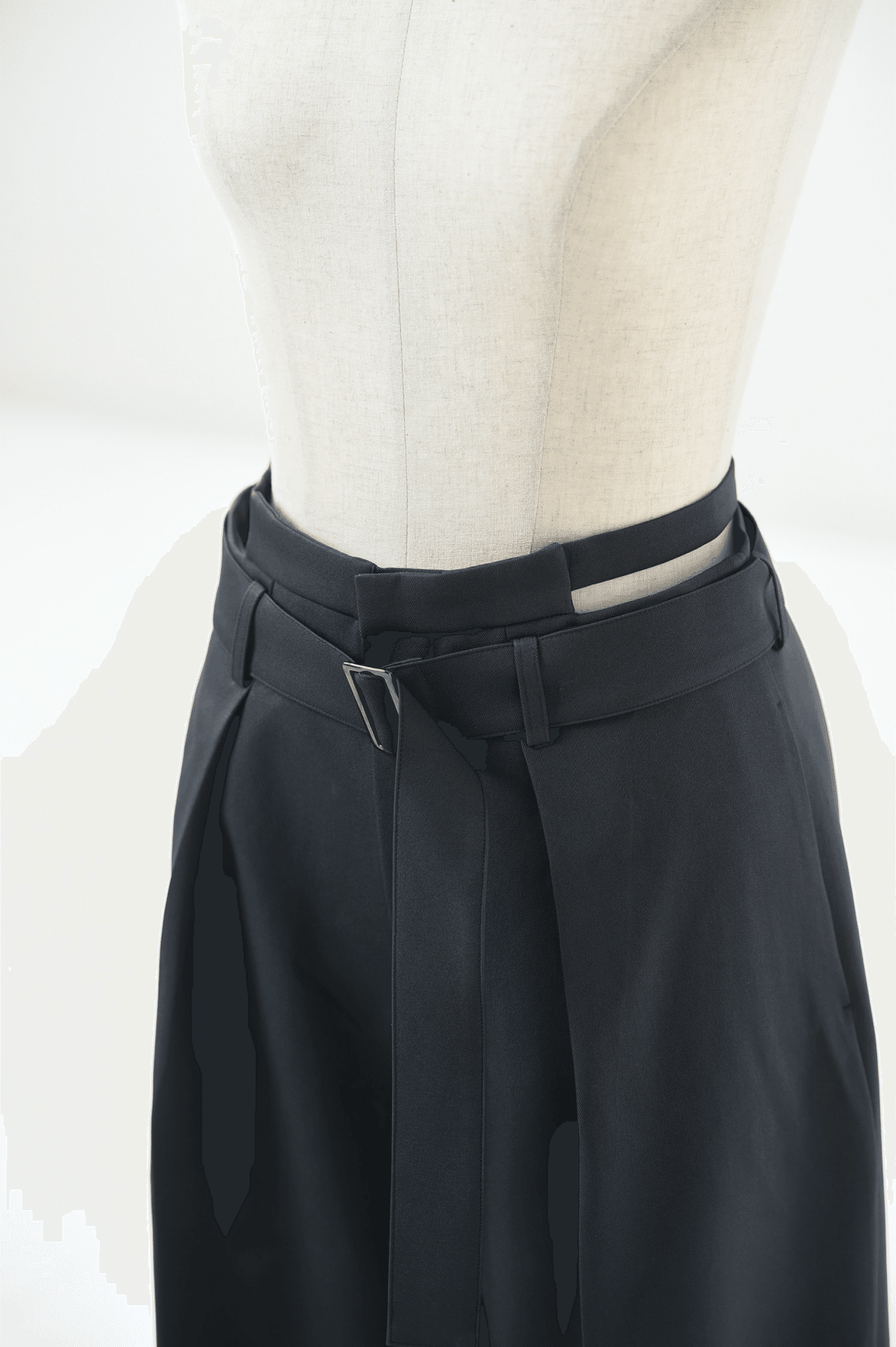 新品未使用 nemuiasa 白水桃花さんデザイン ブラック ワイドパンツ M nemuiasa 白水桃花さんデザイン ブラック ワイドパンツ M（白水