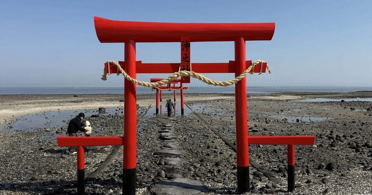 543 有明の海に建つ海中鳥居と海中道路｜ミヤコカエデ（Miyako Kaede)
