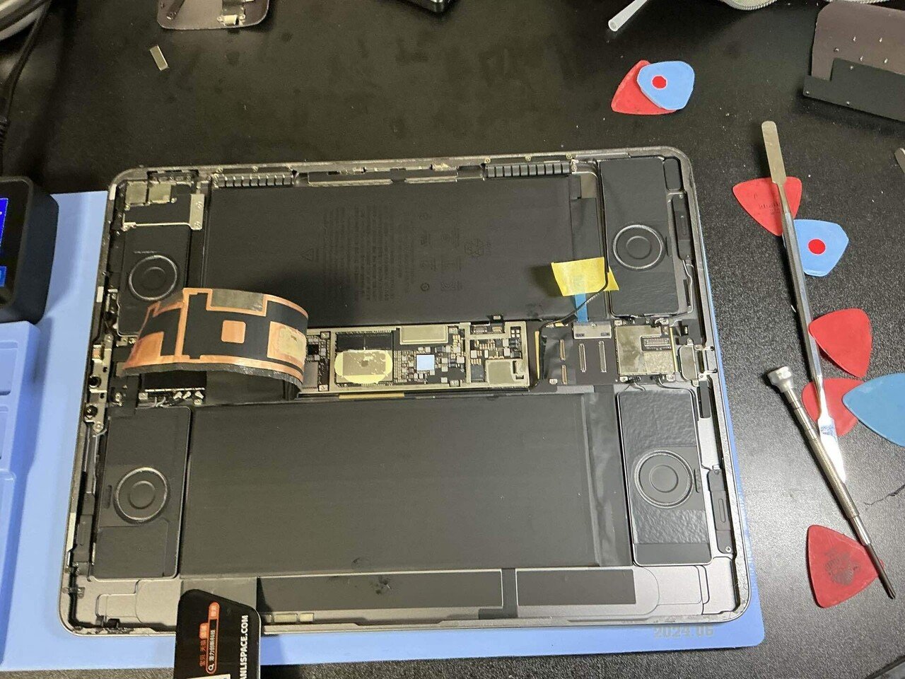 iPad Pro 12.9インチ(第4世代)バッテリー交換|iPad郵送修理 iPad Pro 12.9インチ(第4世代)バッテリー交換|iPad郵送修理