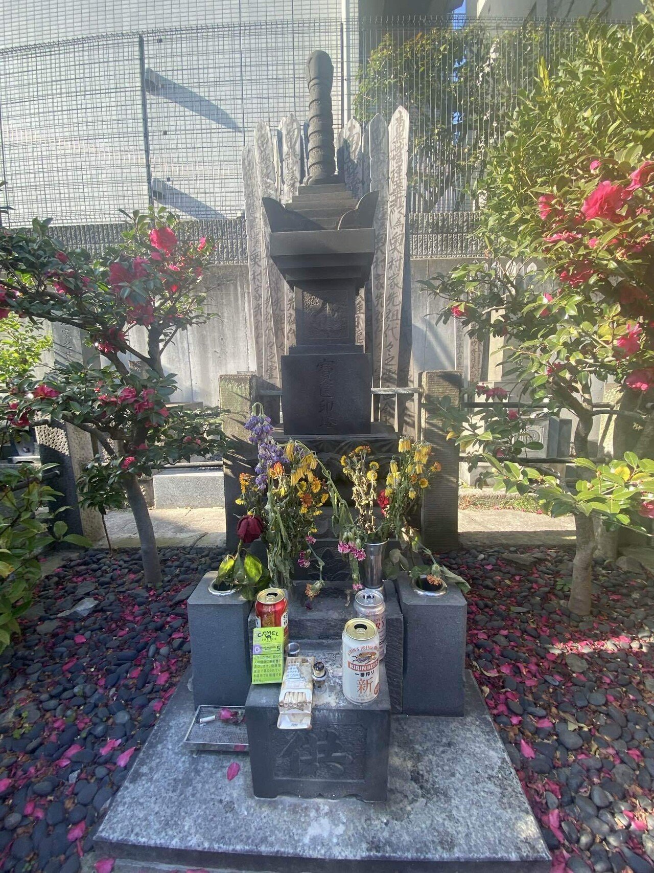 勝新太郎と若山富三郎のサイン（帝国ホテルのコースター） 勝新太郎と若山富三郎のサイン（帝国ホテルのコースター）