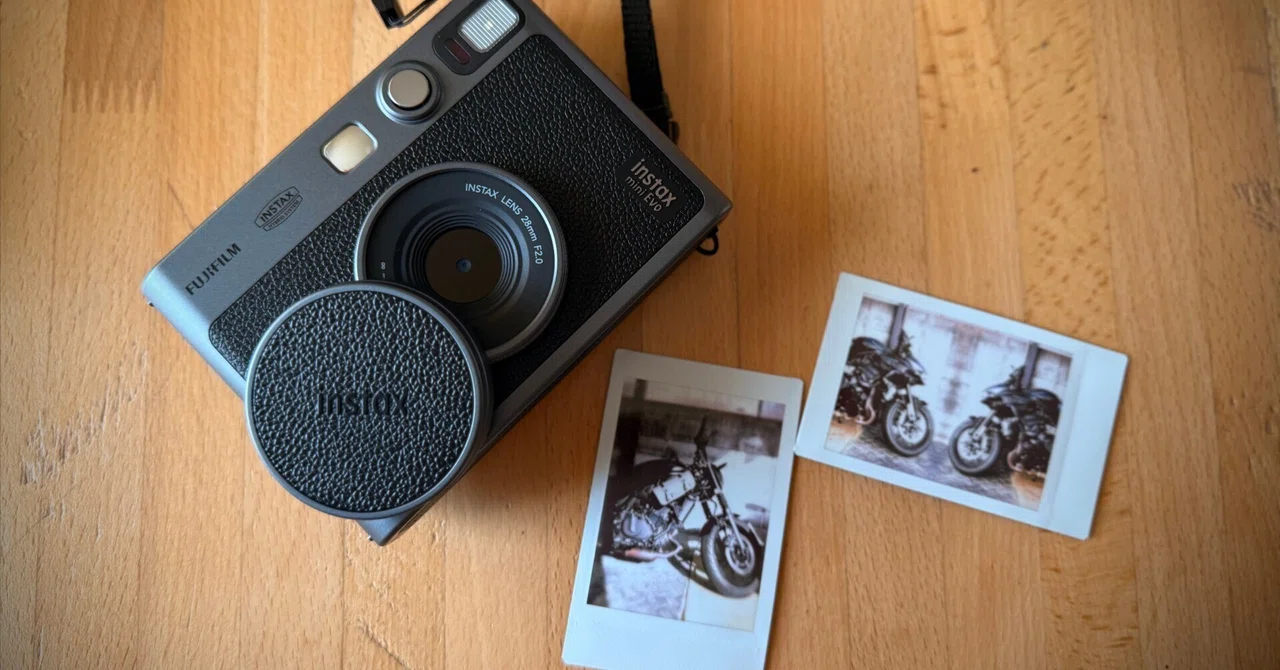 002 ハイブリッドインスタントカメラ【instax mini EVO】｜ゆきまる
