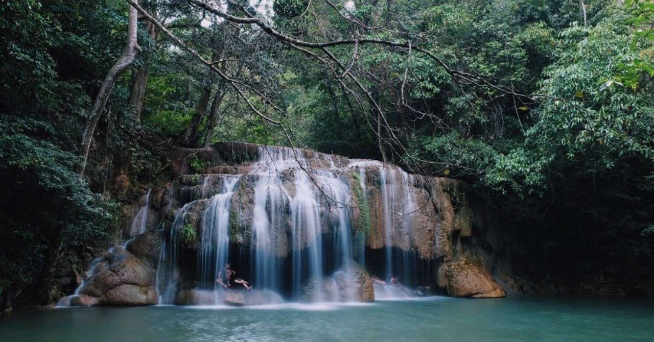 巨大なドクターフィッシュのいる滝壺で泳ぐ エラワンの滝が面白い ヤマナカ Note