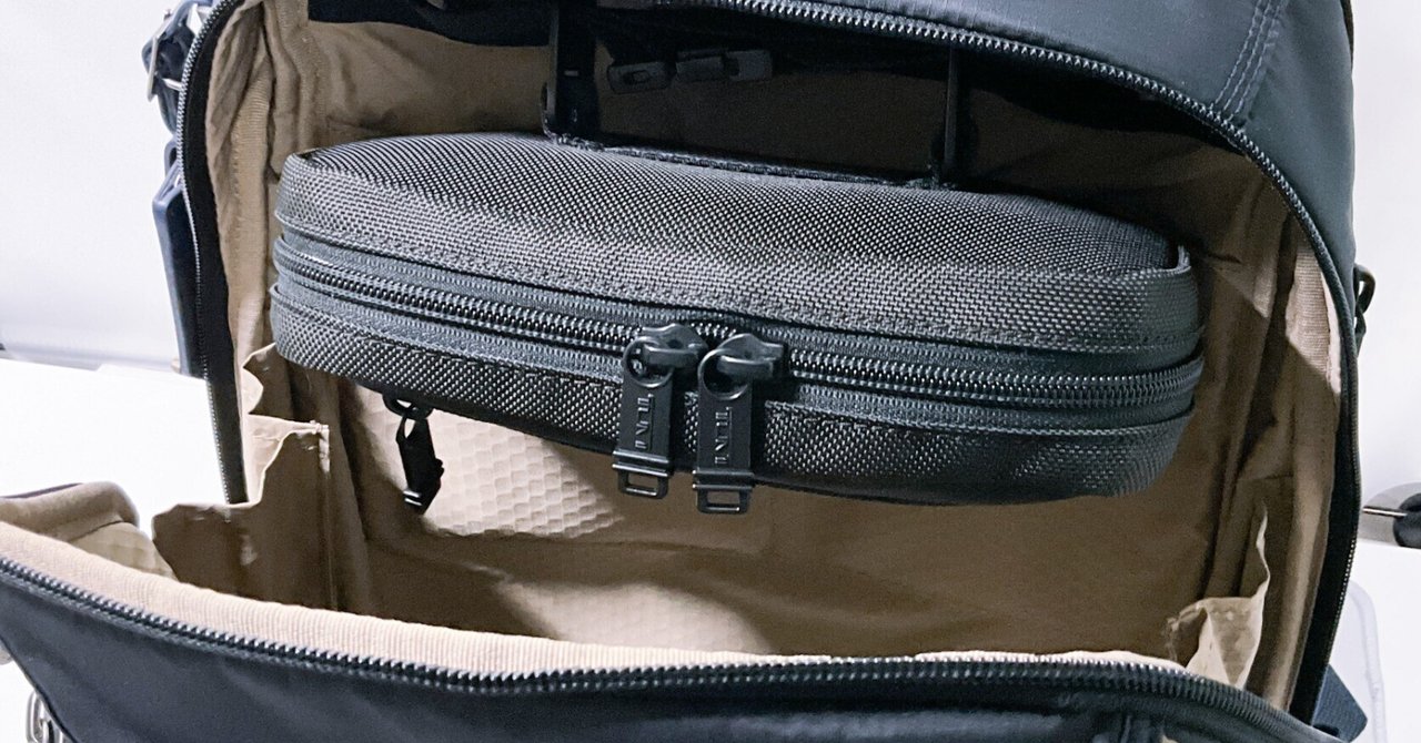 TUMI】 「ナヴィゲーション」バックパックのレザーパッチ周辺の