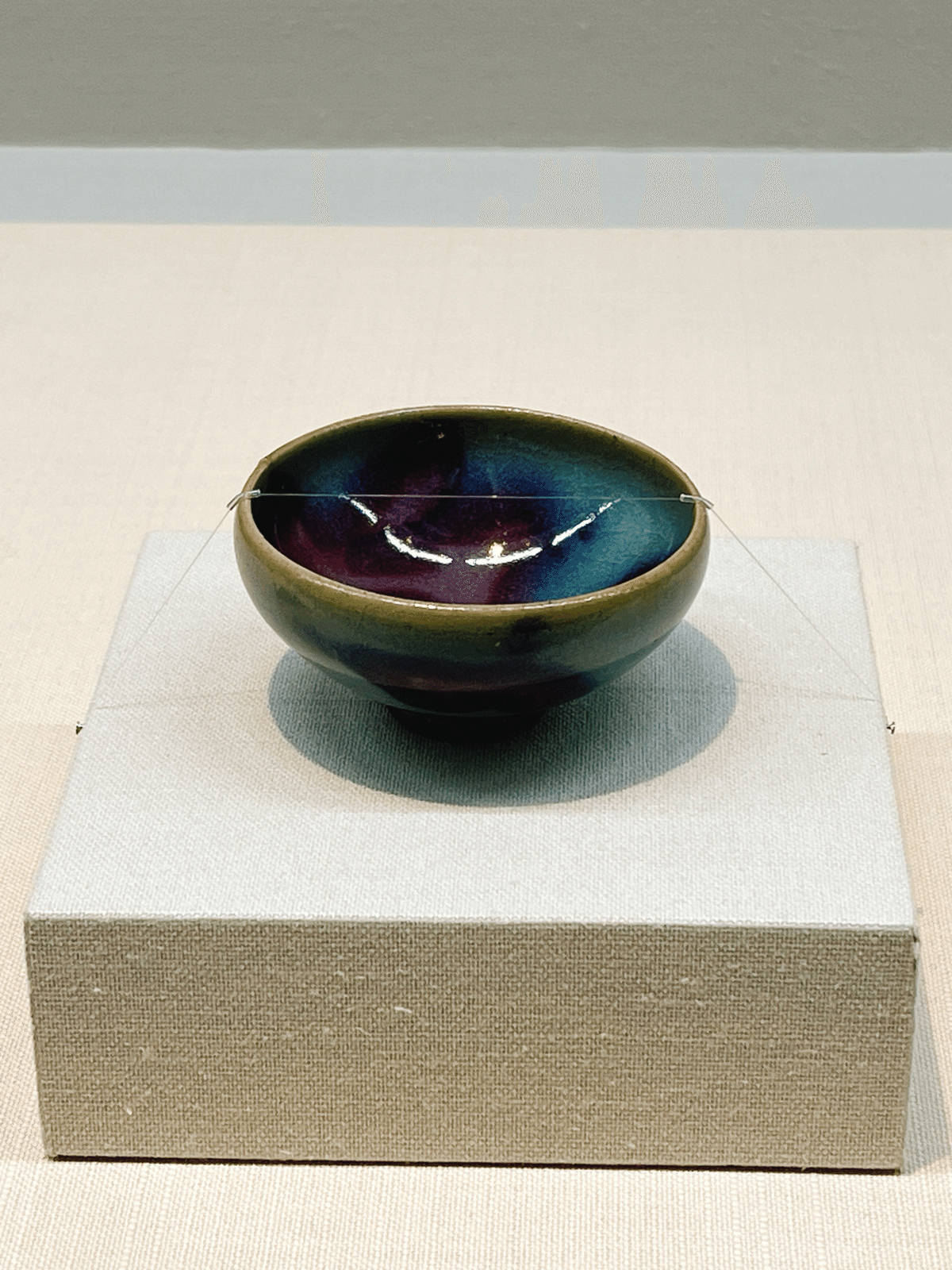 化学がもたらす美しさ「中国陶磁展 うわぐすりの1500年」松岡