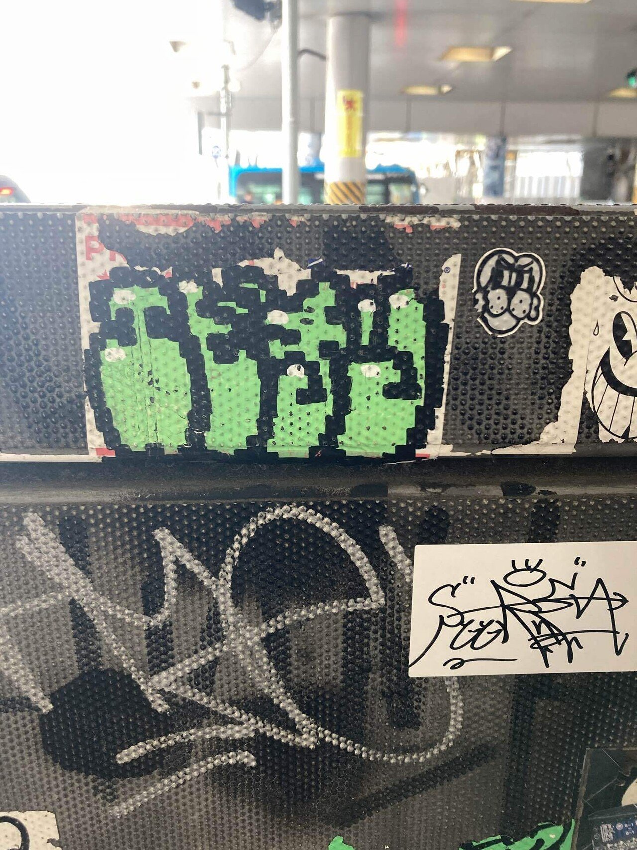 見つけたお気に入りの落書き、ステッカー｜たび