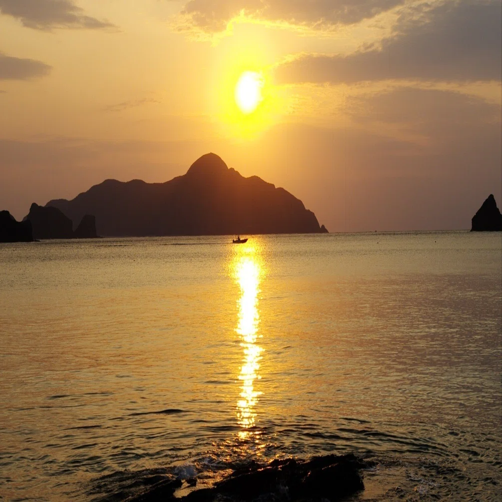 座間味島から夕陽を眺める ～撮影旅行よもやま話集～｜綺麗な風景写真