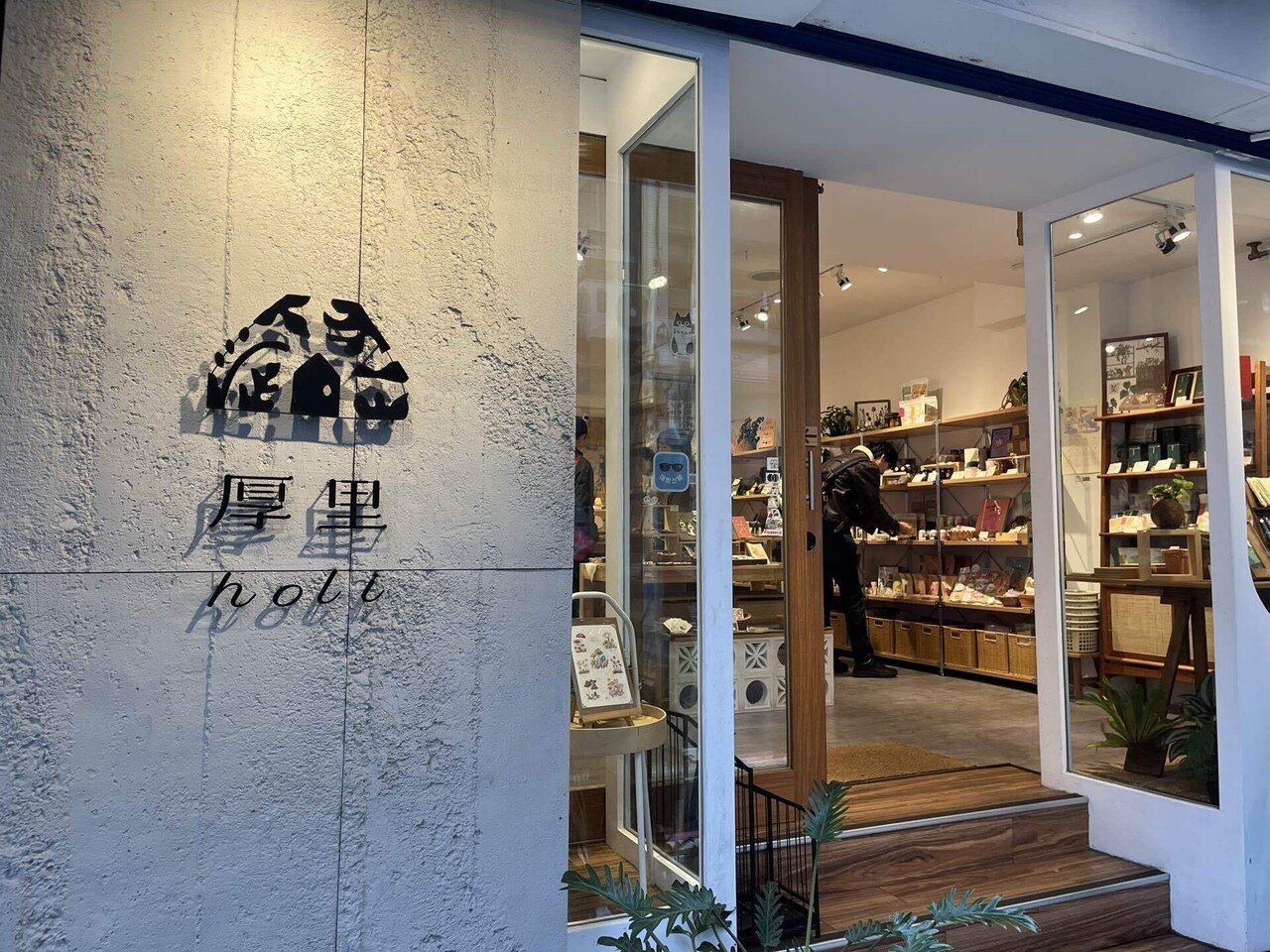 台湾にいつたときのスケッチです。りんごのオブジェでしす。ハガキサイズ。 台湾にいつたときのスケッチです。りんごのオブジェでしす