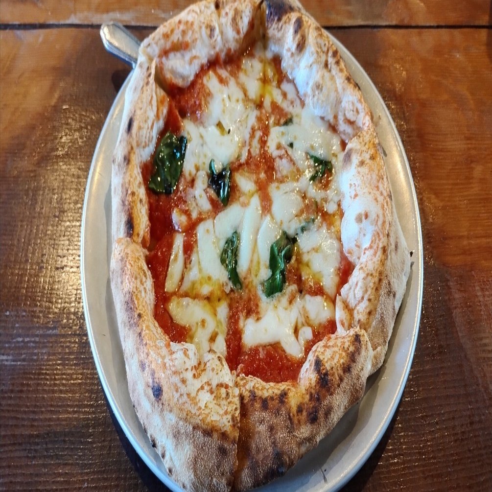 松田町の隠れた名店「チェルトホノボーノ」本格石窯ピザ🍕とこだわりの