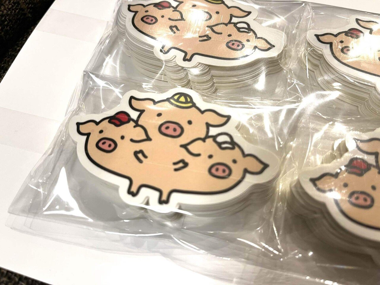 200枚のブタをタダで配布しまくる「飛べない豚はタダの豚」企画