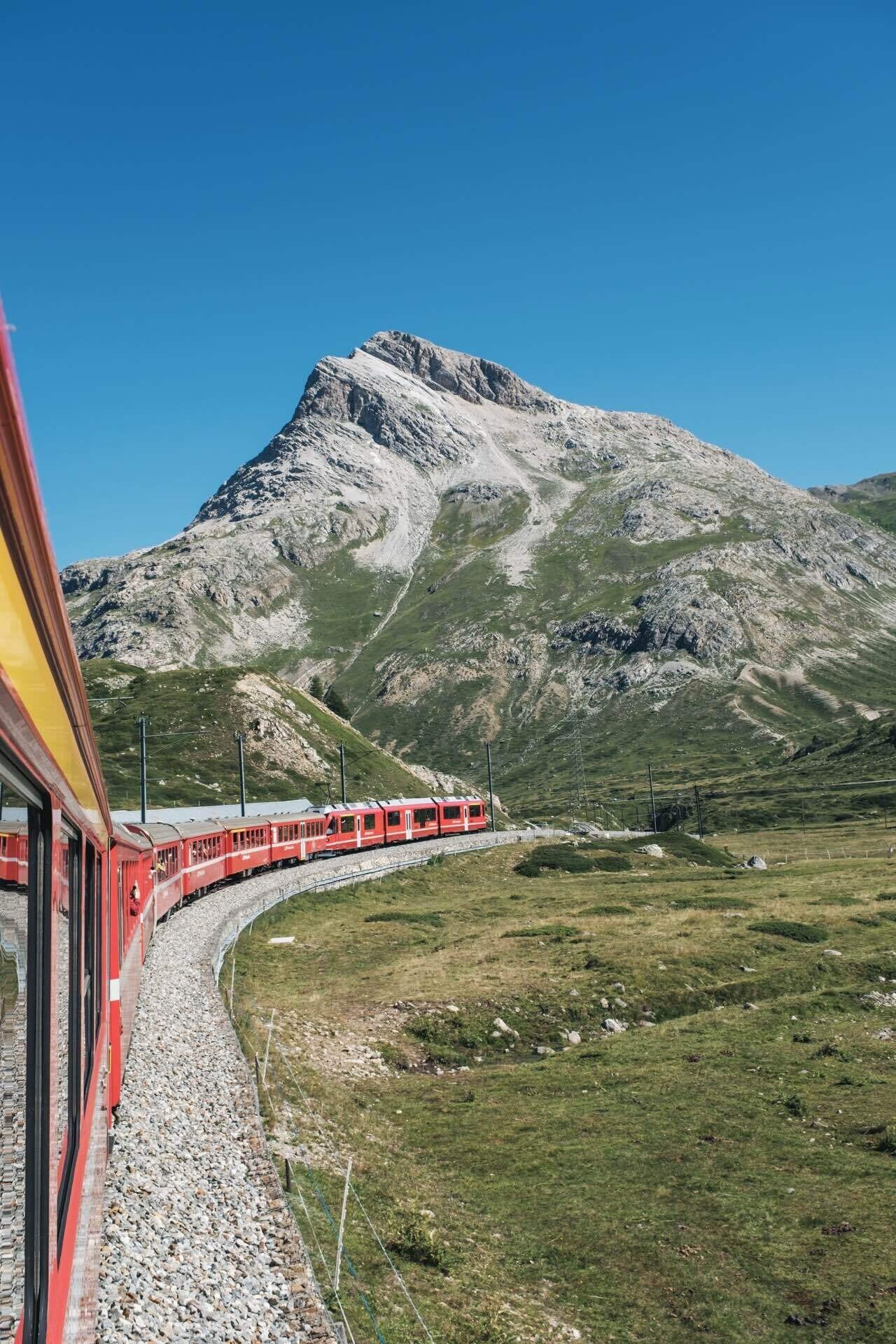 夏のスイスひとり旅🇨🇭🇮🇹Day3①レーティッシュ鉄道ベルニナ線の絶景