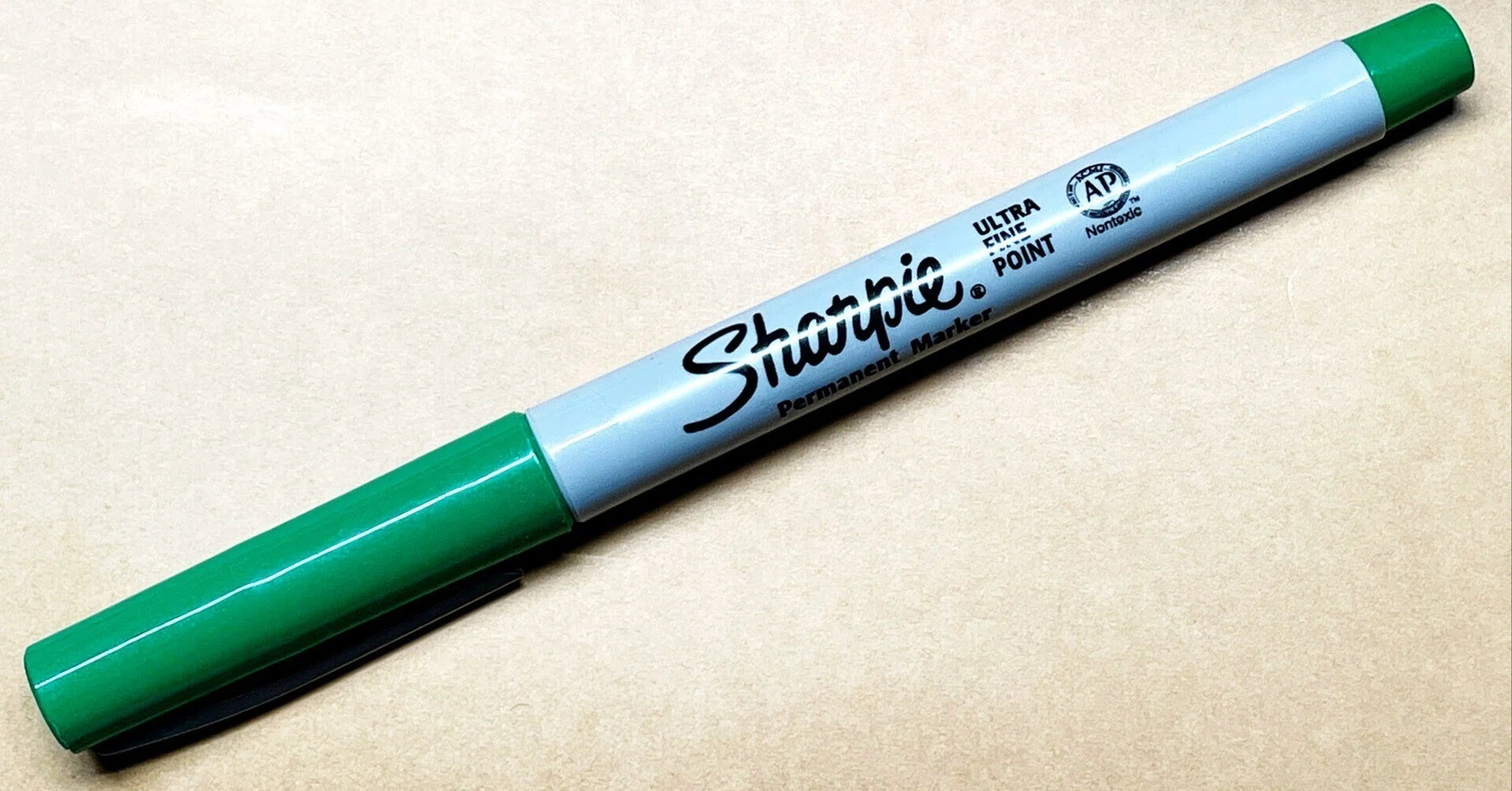グレーな軸がイイ感じなSharpie｜sutero（ステロ）