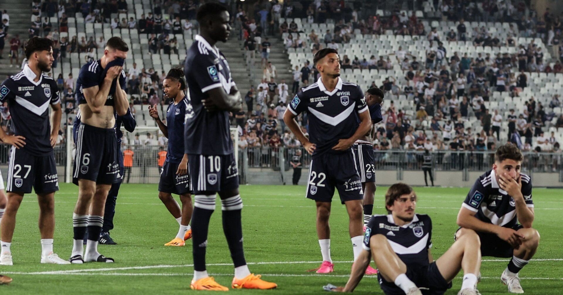 フランス・リーグ1とリーグ2の財務危機：CVC投資後も続く赤字拡大の