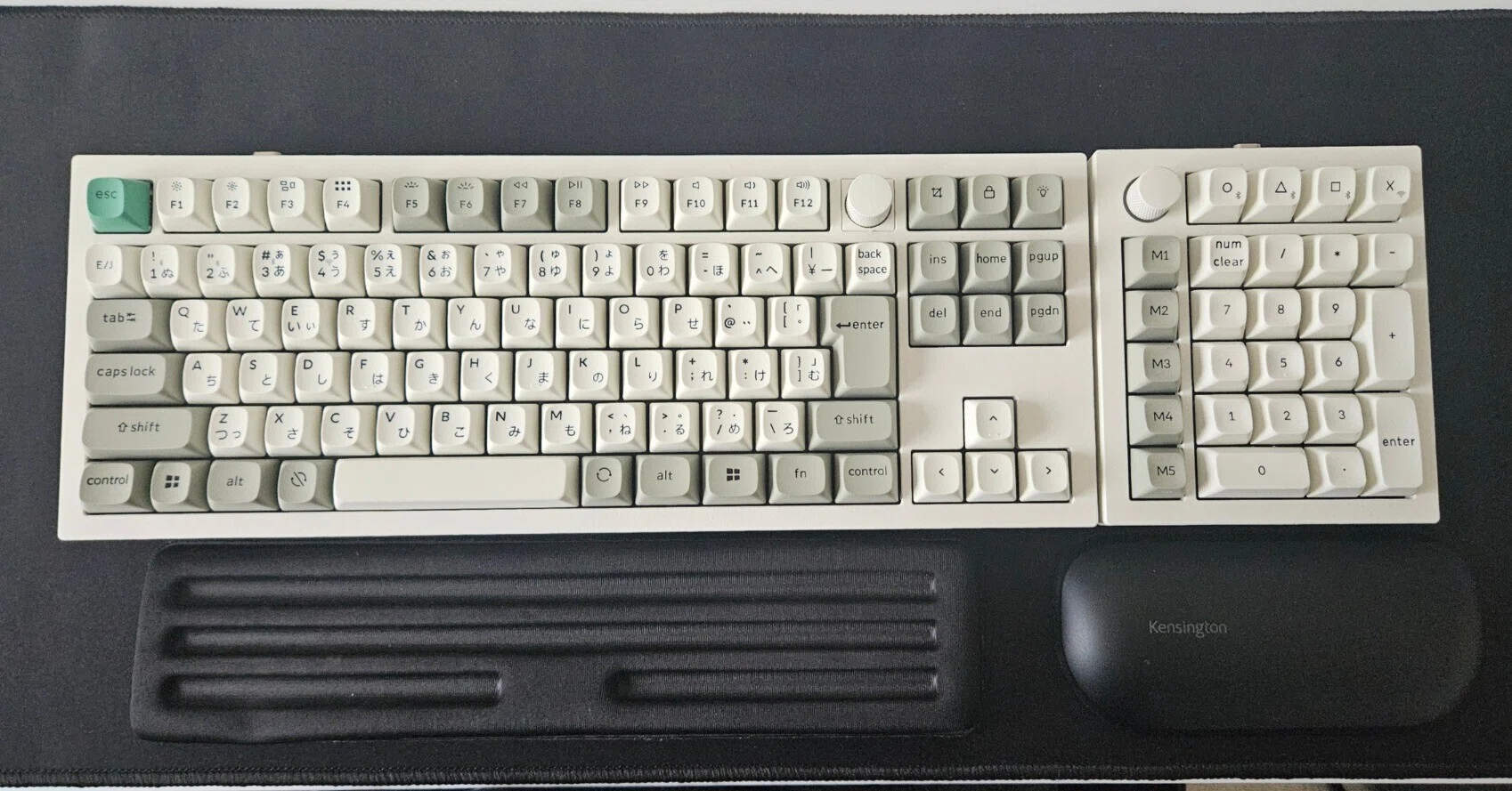 キーボードは「こういうのがいいんだよ」とKeychron Q3 MAXを