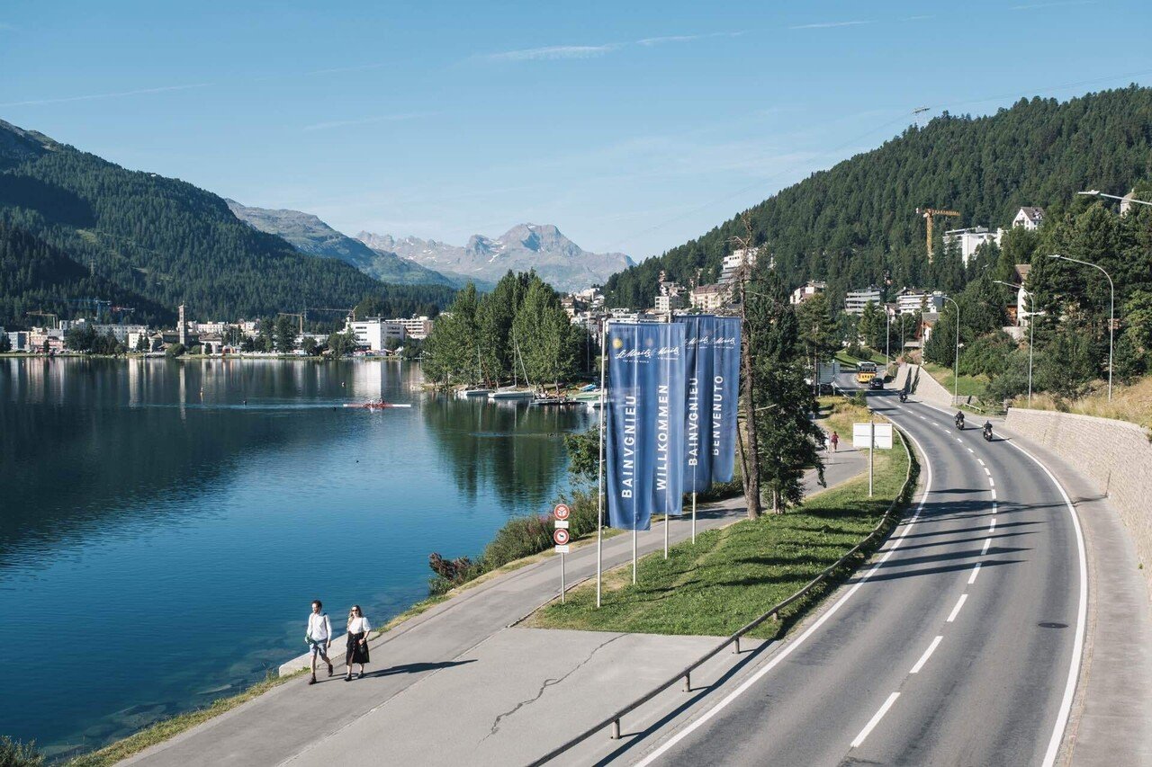 氷河を滑る フルグ氷河上を滑る：サンモリッツとツェルマットでスキー(2010年冬)