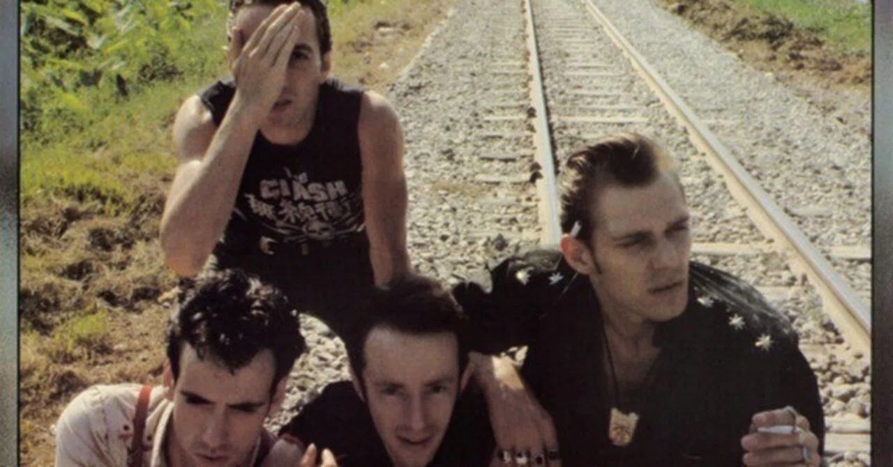 The Clash - Should I Stay or Should I Go (1982)｜momo