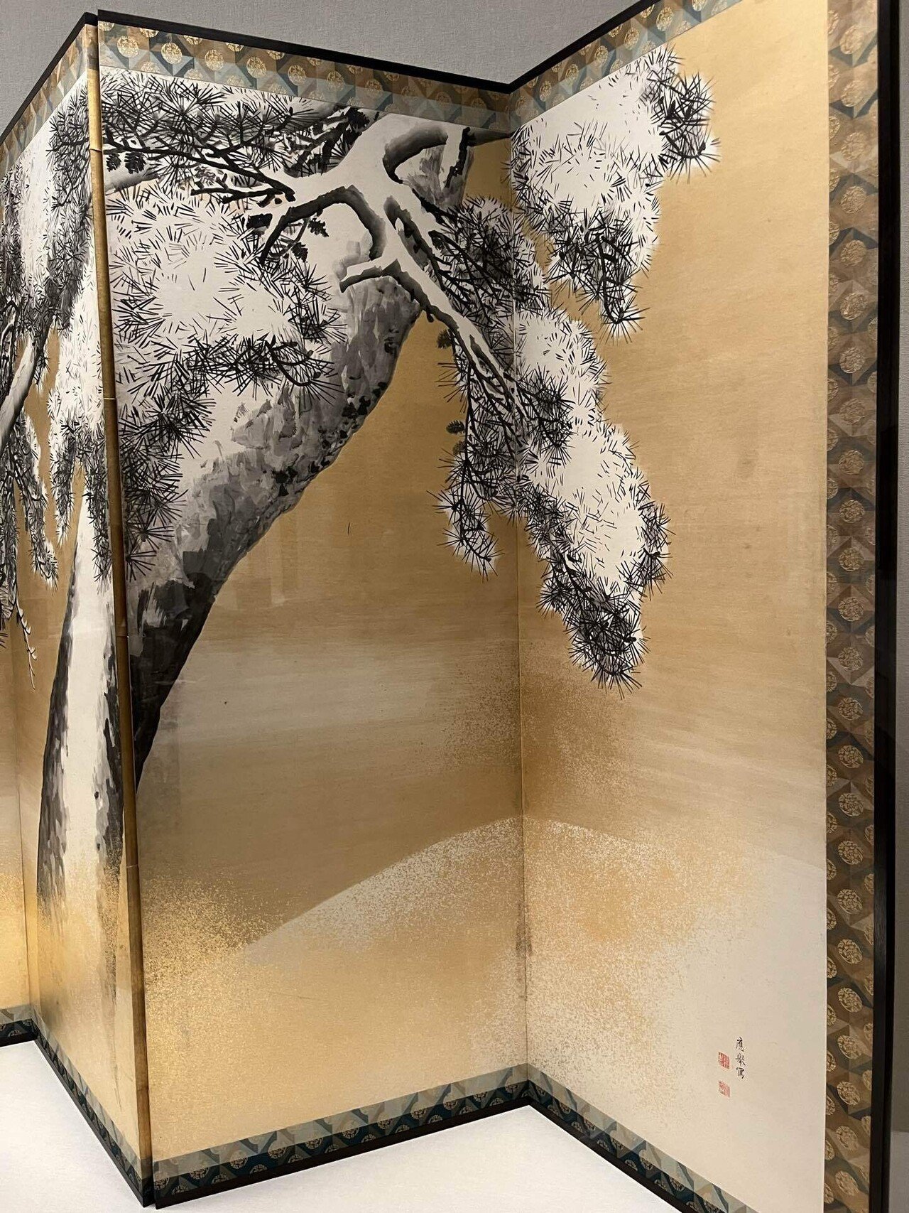 円山応挙『雪松図屏風』＠三井記念美術館は、離れたり近寄ったりを何度